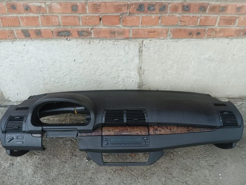 Передняя панель салона BMW X5 E53