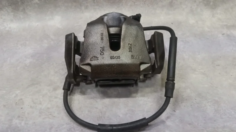 Суппорт тормозной передний правый BMW X5 E70