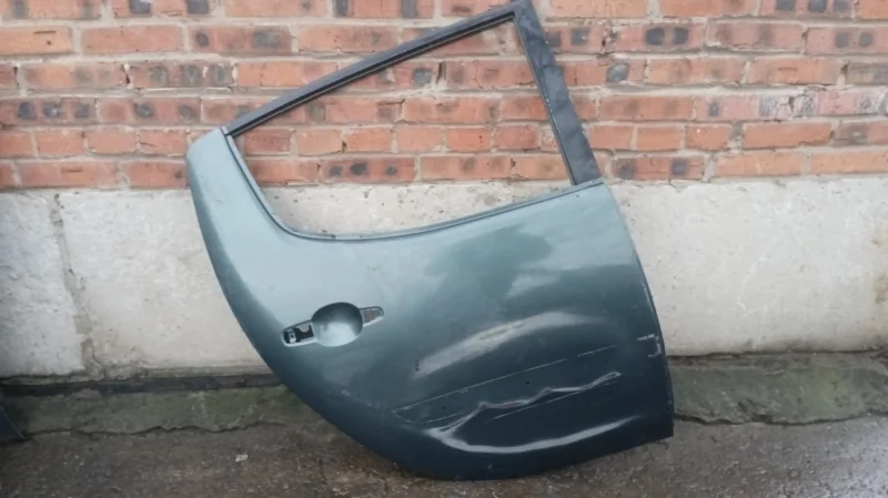 Дверь задняя правая Mitsubishi L200 KB