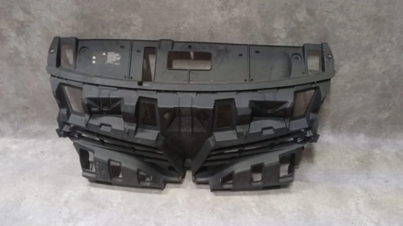 Решетка бампера передняя Renault Scenic JZ