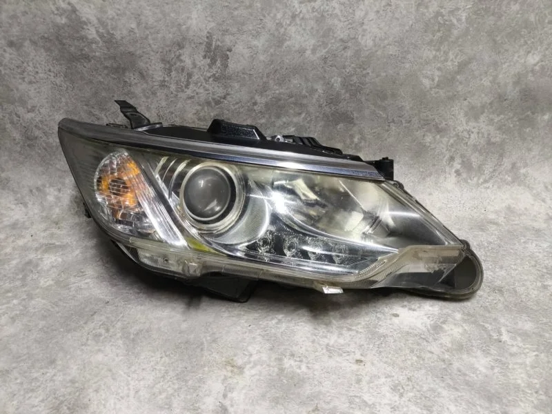 Фара ксенон передняя правая Toyota Camry XV55