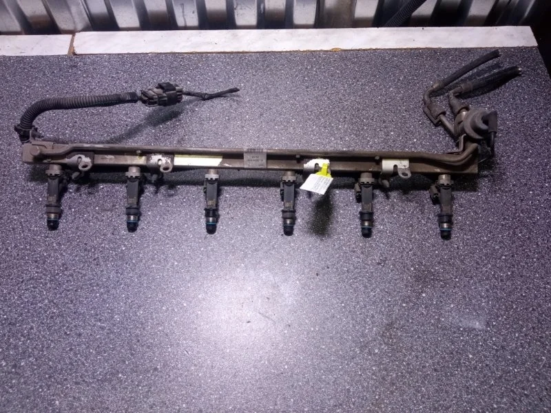 Топливная рампа с форсунками Chevrolet Trail Blazer 2004