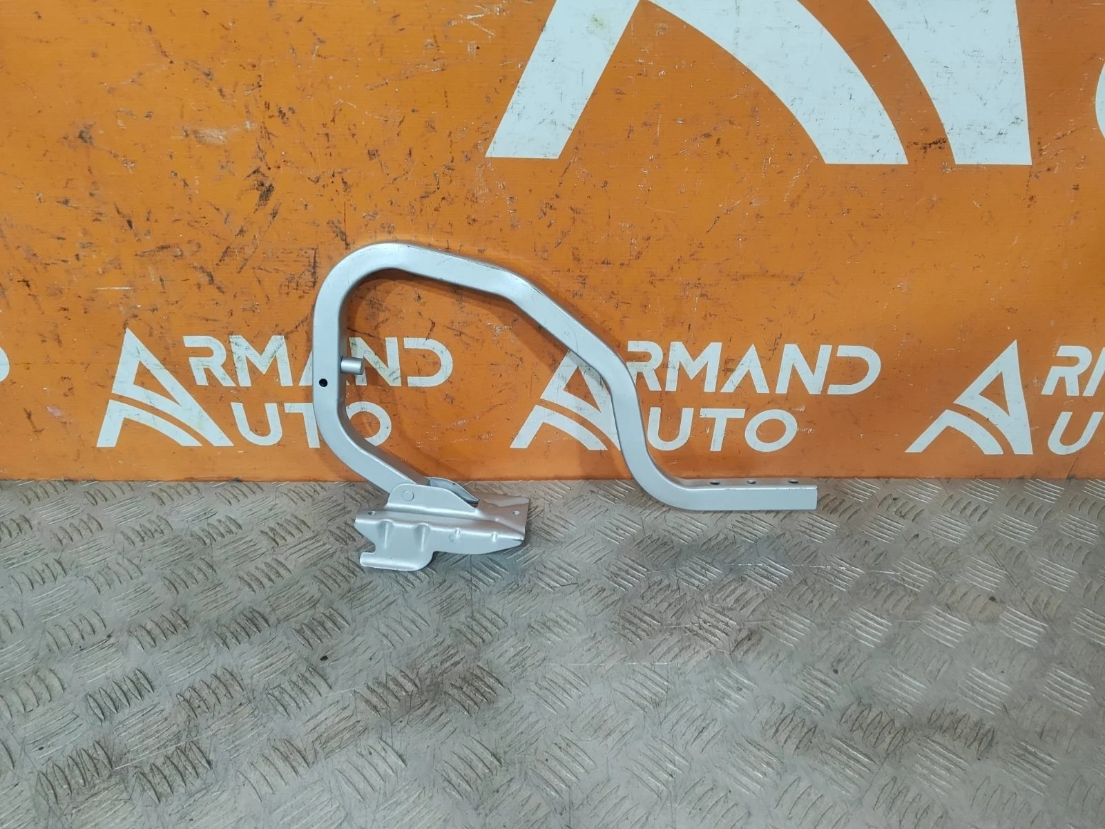 Петля крышки багажника Nissan Almera 2012-2018 G15