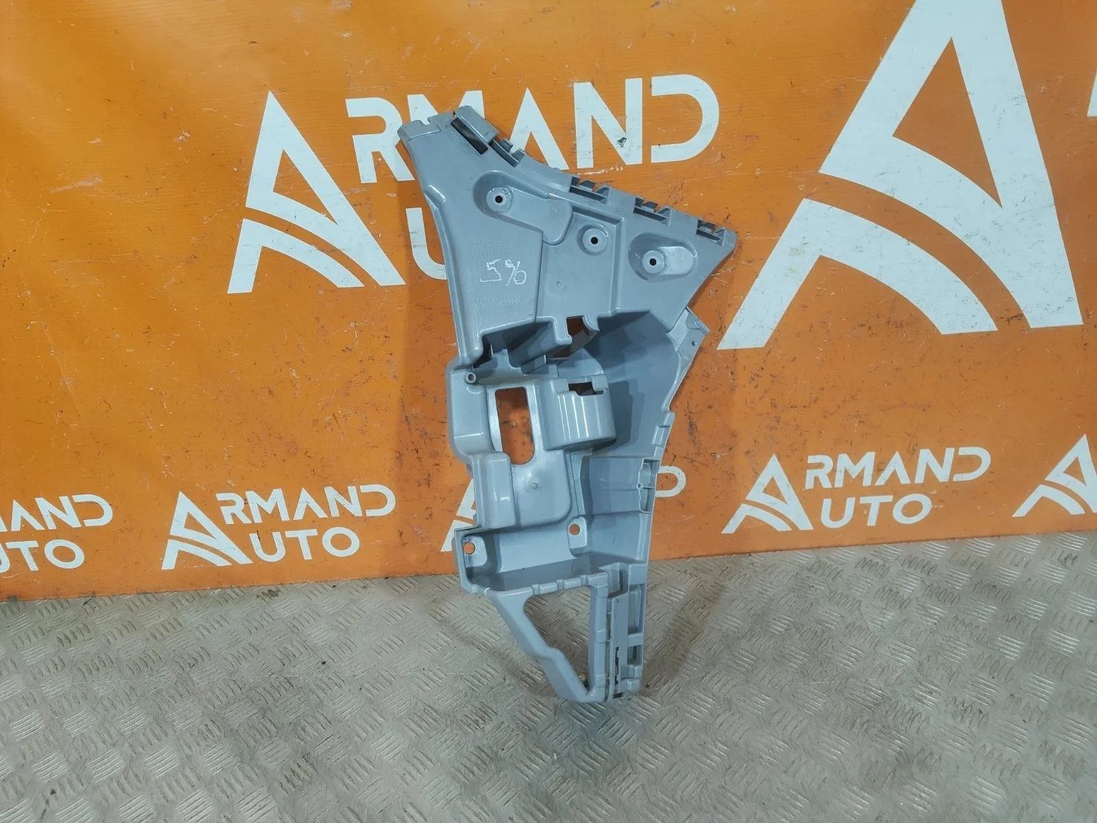 Кронштейн бампера BMW X2 2017-нв F39