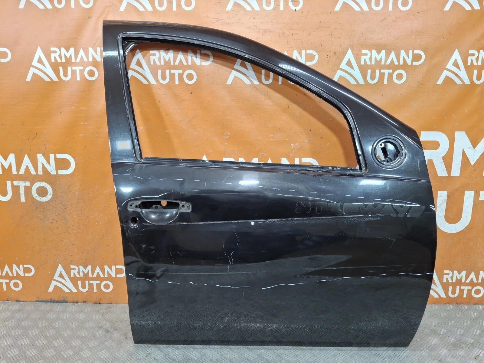 Дверь Renault Sandero 2009-2014