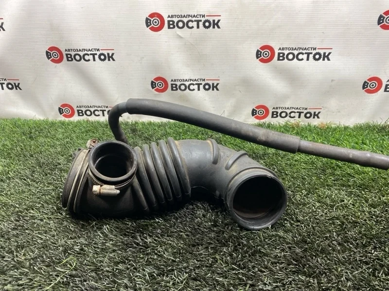 Патрубок воздушного фильтра Mitsubishi Outlander MN135260 CU5W 4G69