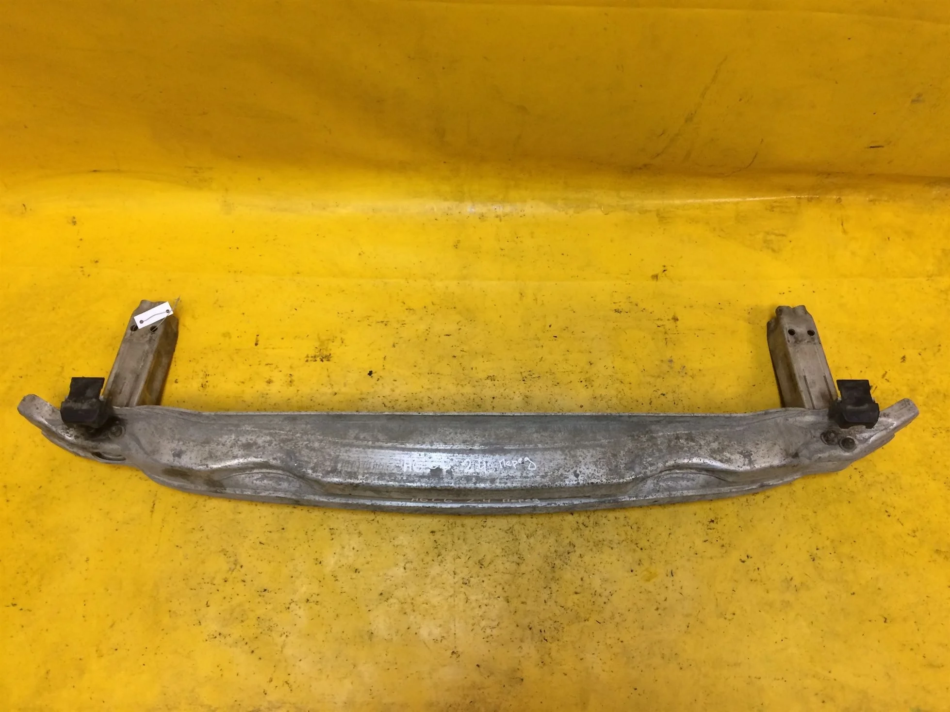 Усилитель переднего бампера Audi A6 C6 (арт. 11803)