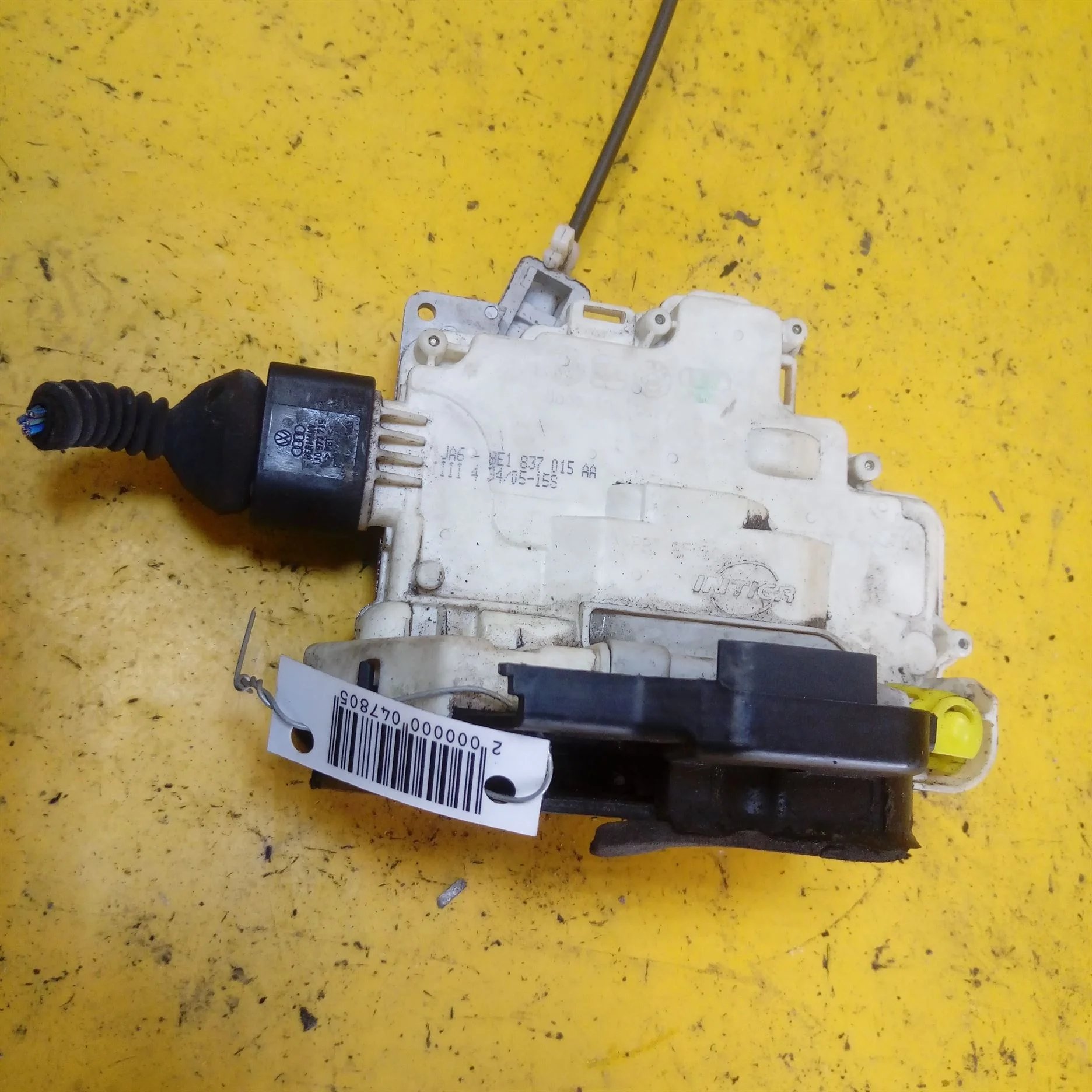 Замок двери передний левый Audi A4 B7 (арт. 13221)