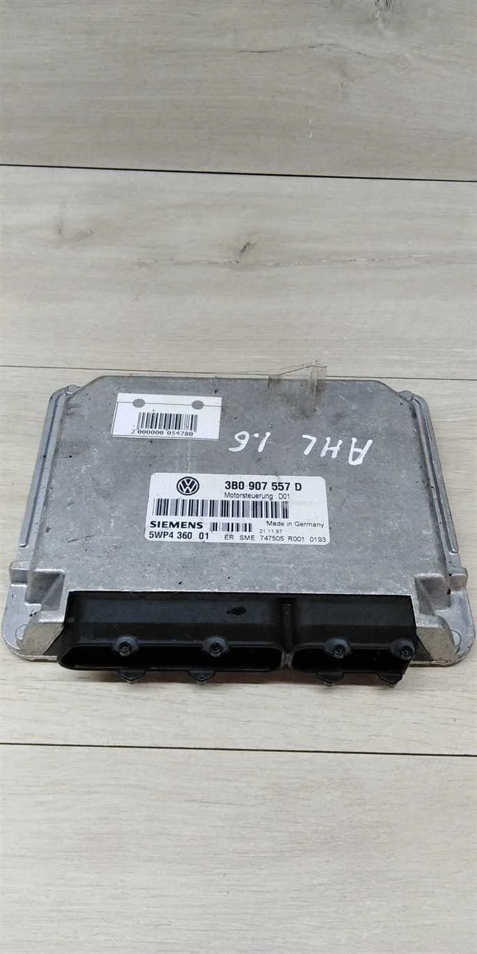 ЭБУ двигателем Volkswagen Passat B5 3B0907557D (арт. 13898)