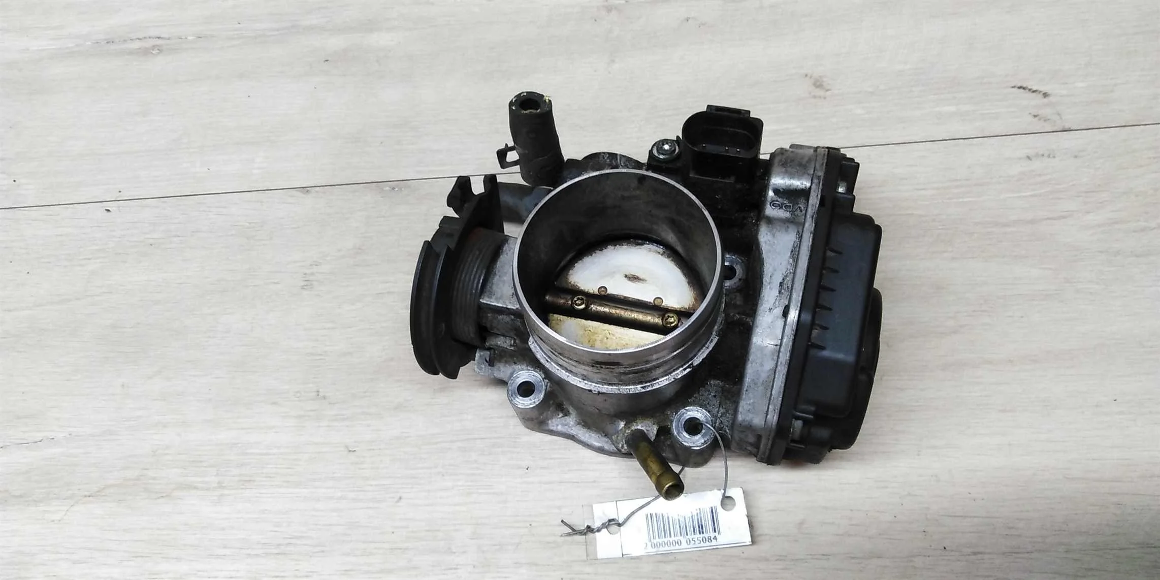 Дроссельная заслонка Volkswagen Passat B5 06A133064J (арт. 14244)