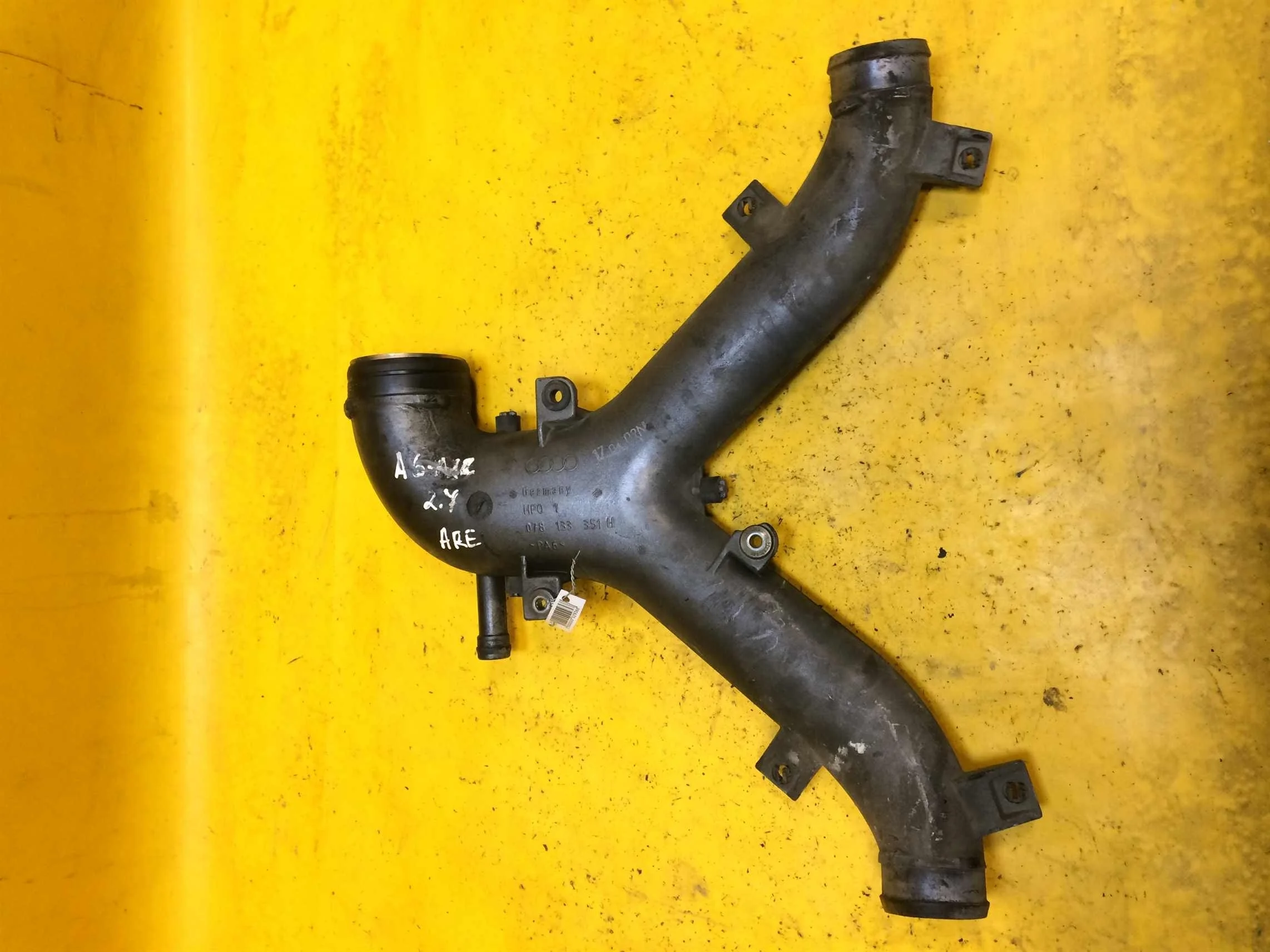 Патрубок подачи воздуха Audi A6 C5 allroad (арт. 14414)