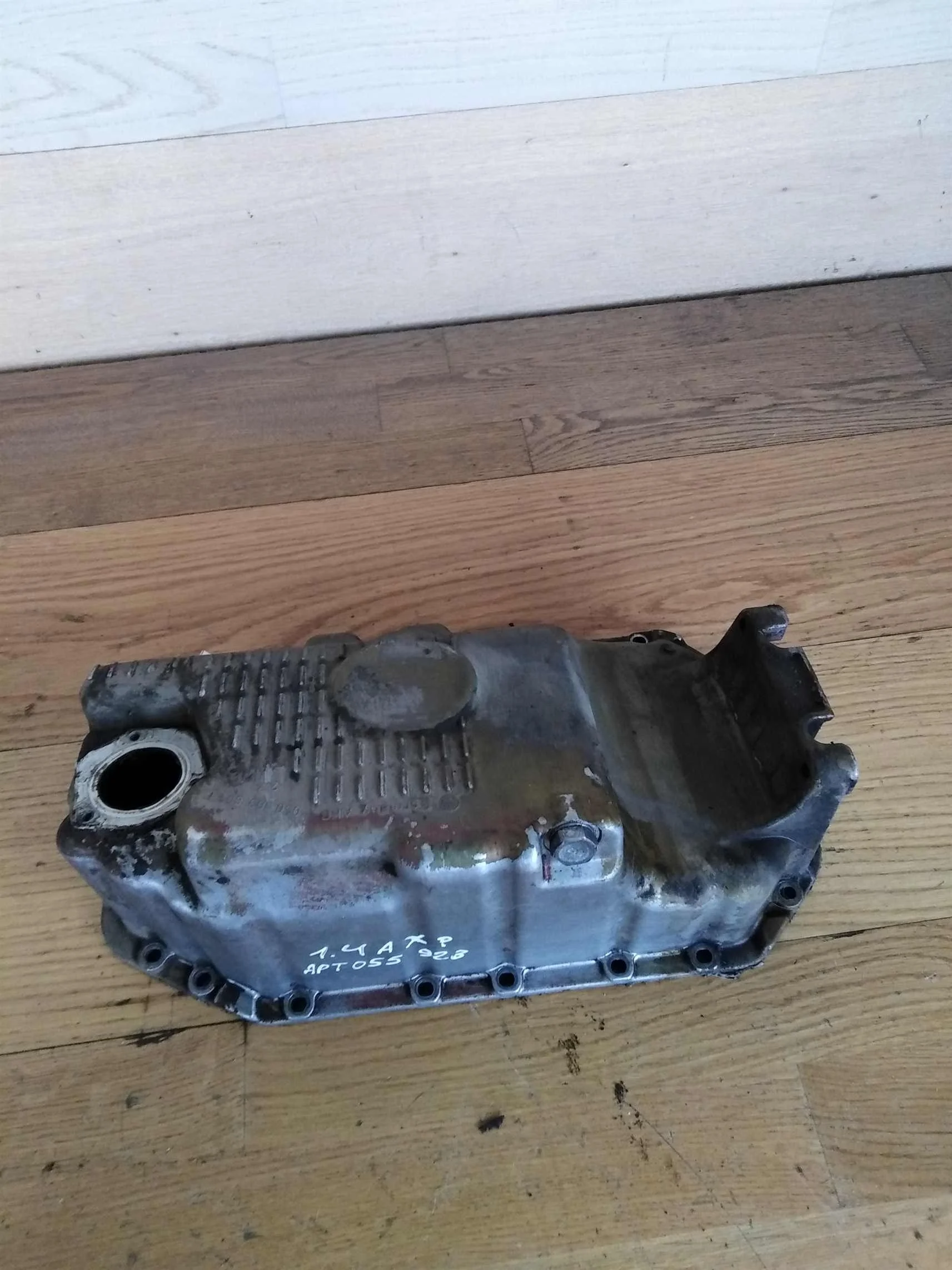 Поддон Volkswagen Golf 4 (арт. 16241)