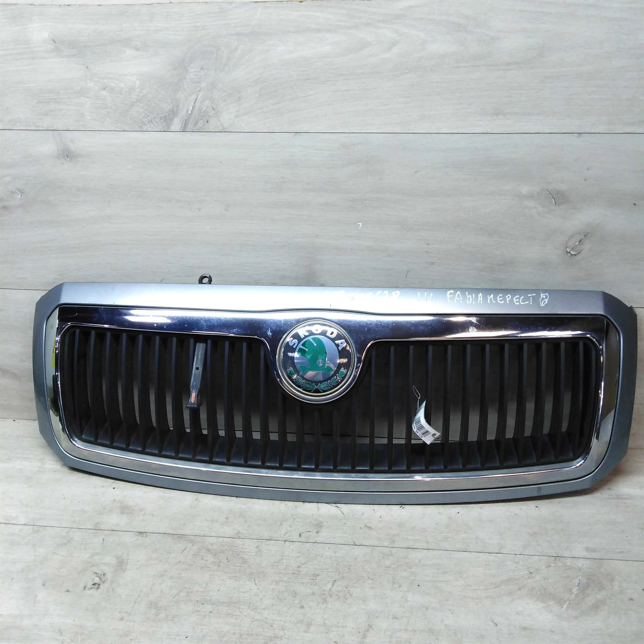 Решетка радиатора Skoda Fabia (арт. 16302)