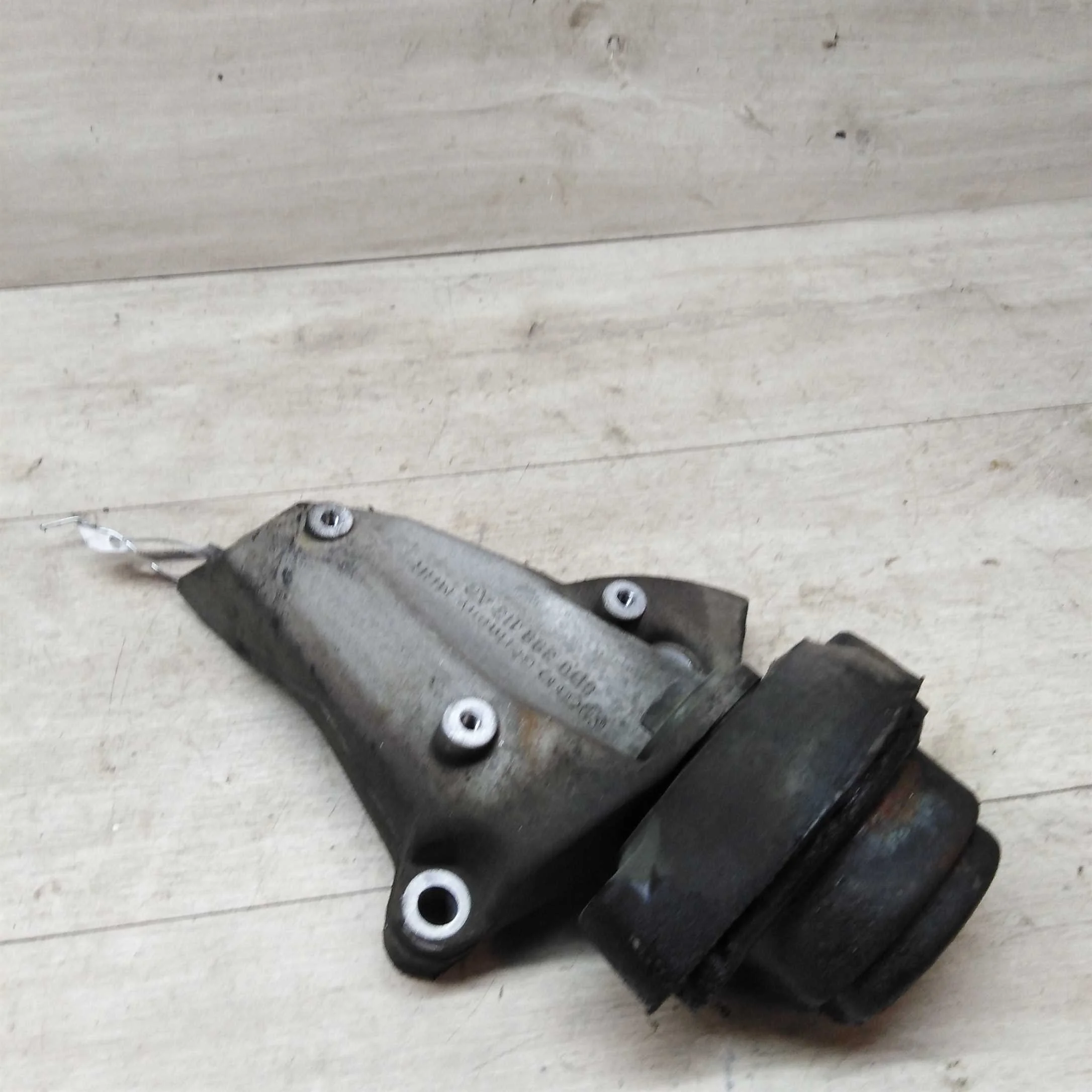 Кронштейн АКПП Audi A6 C5 (арт. 16680)