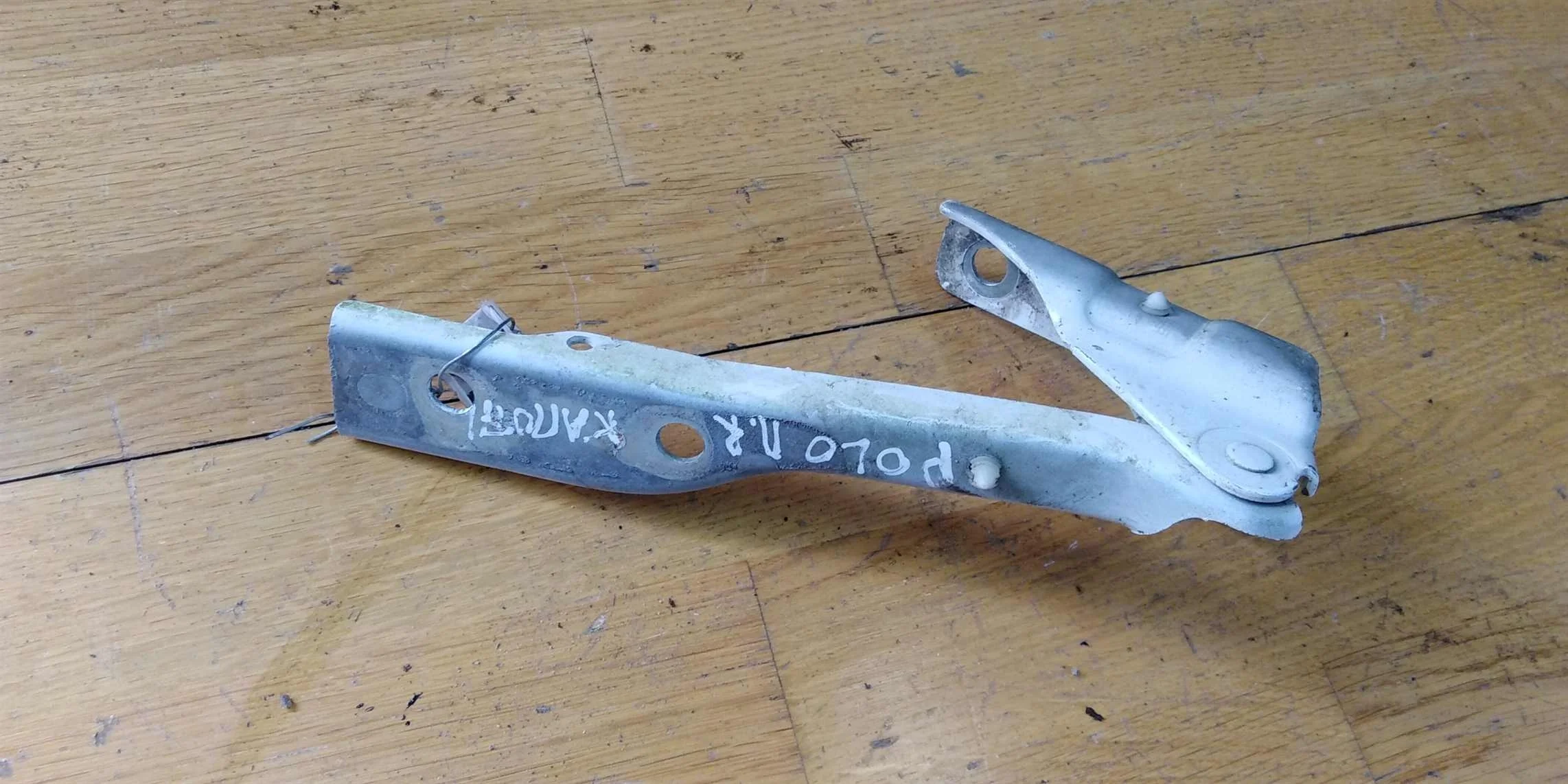 Петля капота правая Volkswagen Polo 5 (арт. 16838)