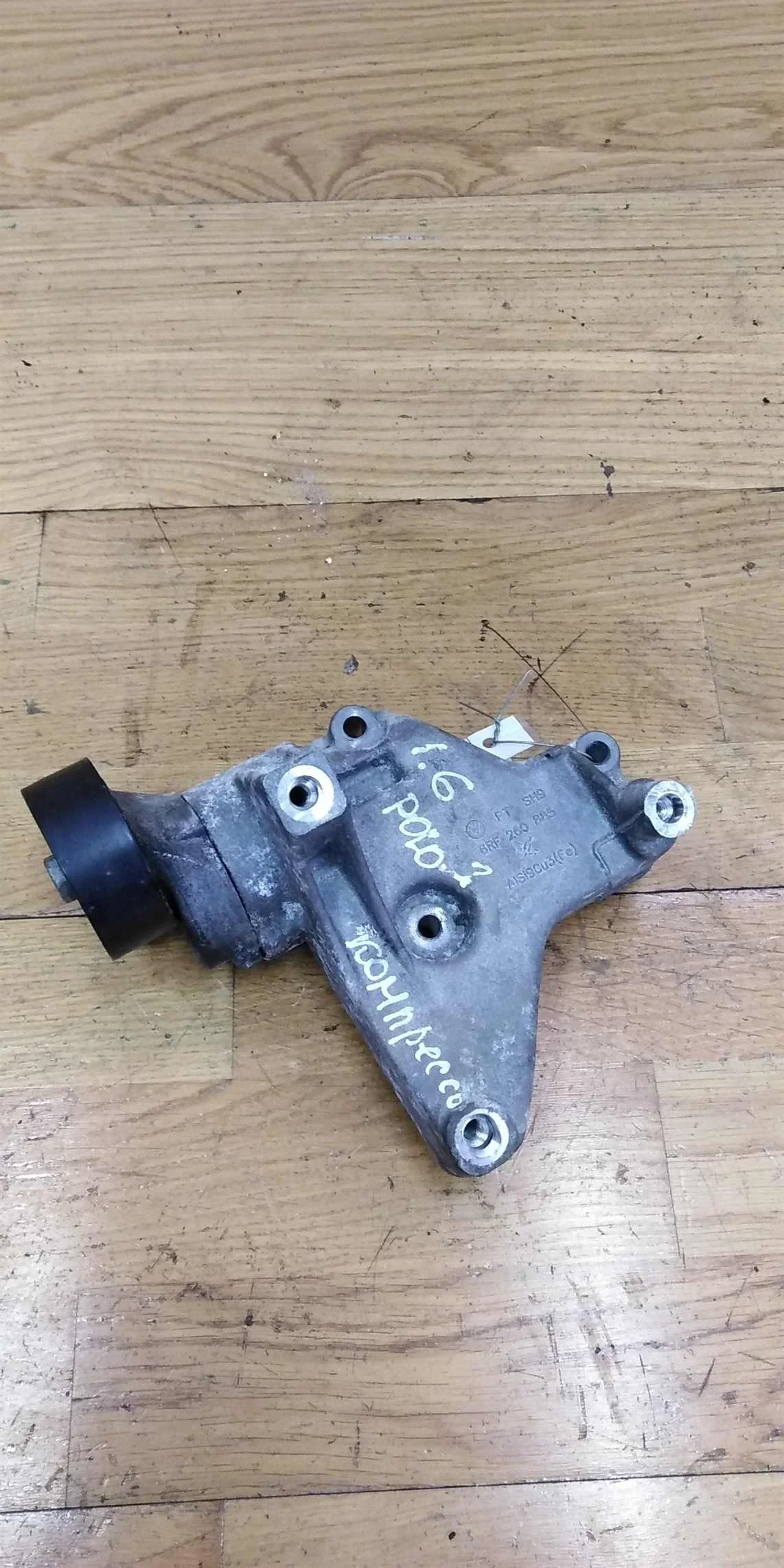 Кронштейн натяжителя ремня Volkswagen polo sedan (арт. 16846)