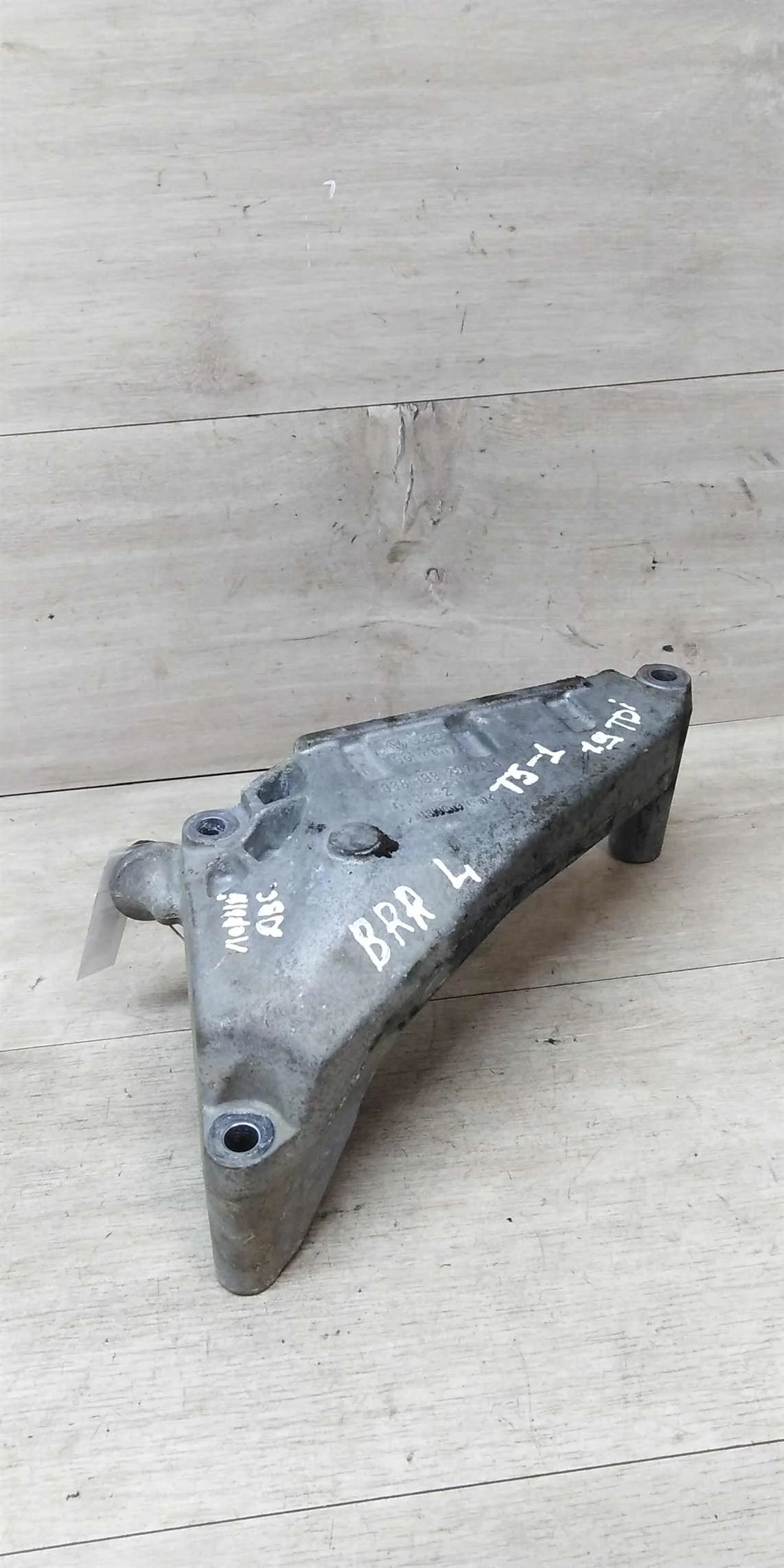 Кронштейн двигателя левый Volkswagen Transporter T5 1.9 brr (арт. 18281)