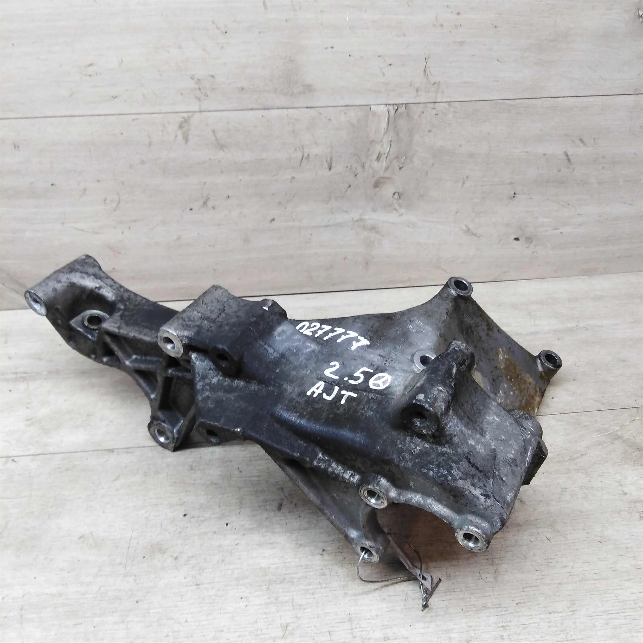 Кронштейн на двигатель Volkswagen Transporter T4 (арт. 18522)