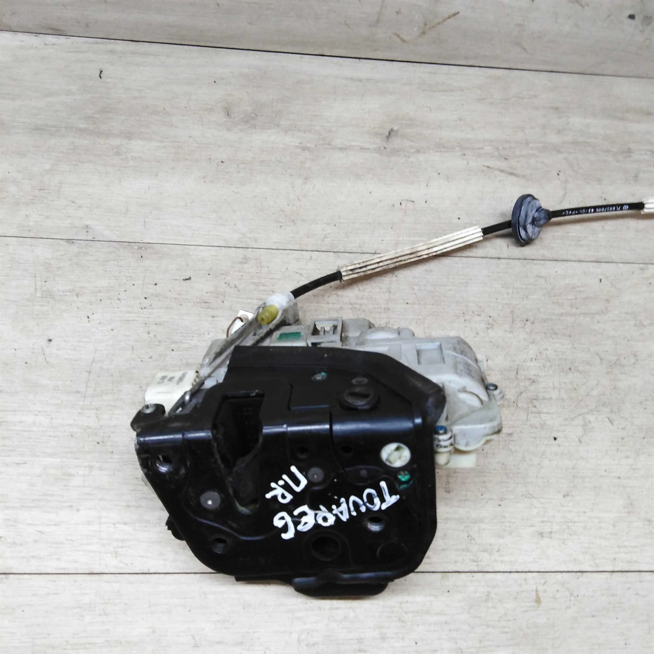 Замок двери передний Volkswagen touareg (арт. 19911)