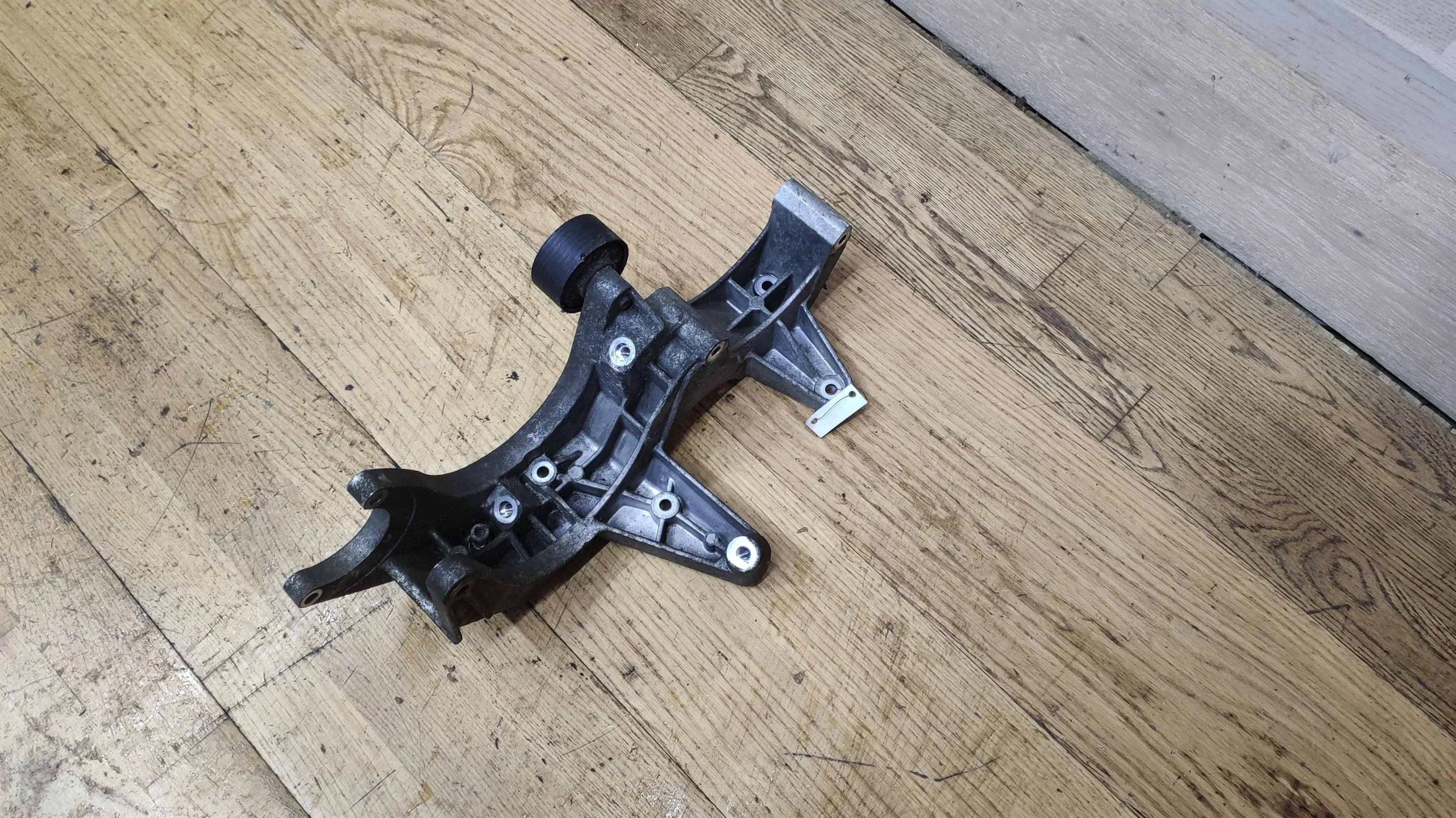 Кронштейн на двигатель Volkswagen touareg (арт. 19945)