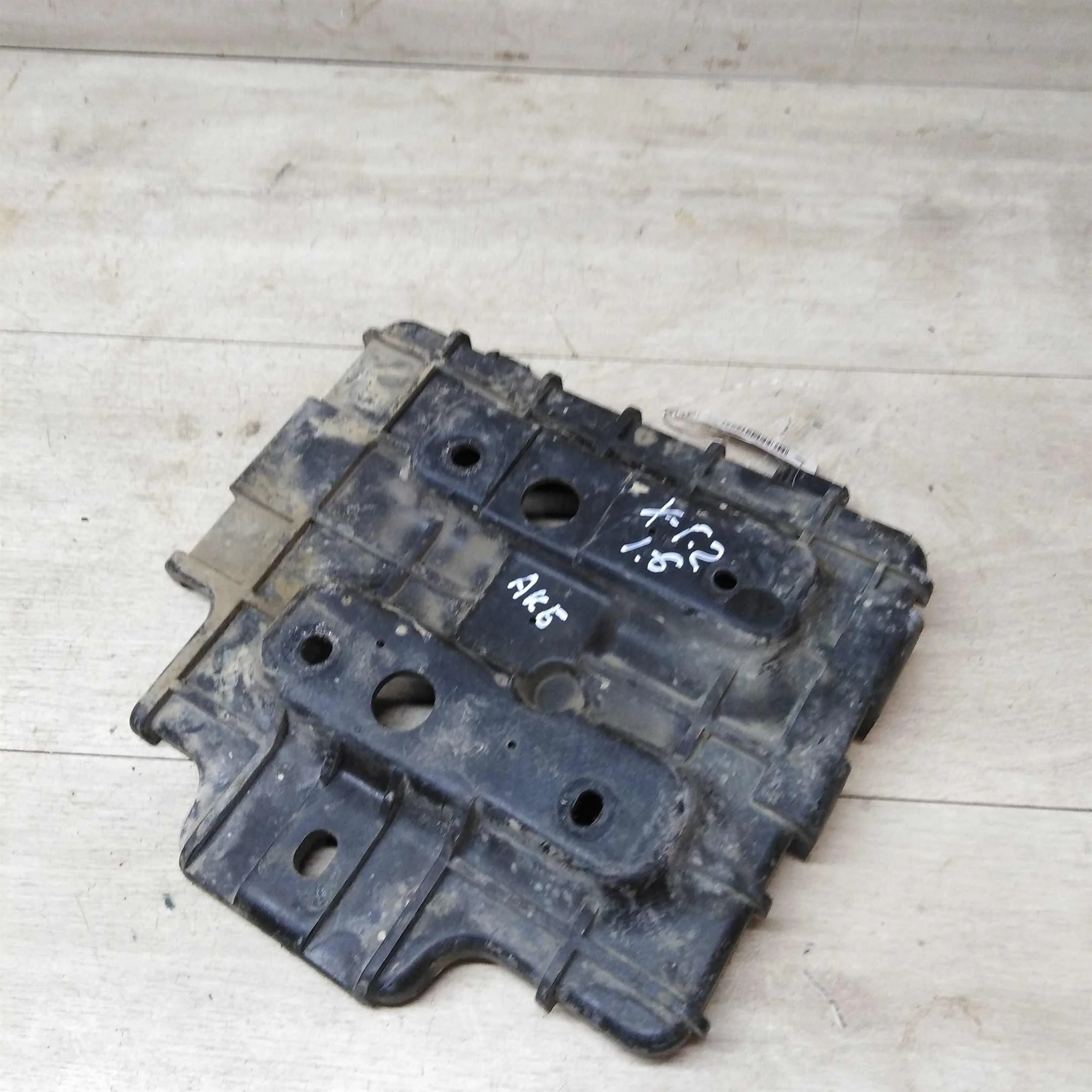 Накладка АКБ Hyundai Getz (арт. 20133)