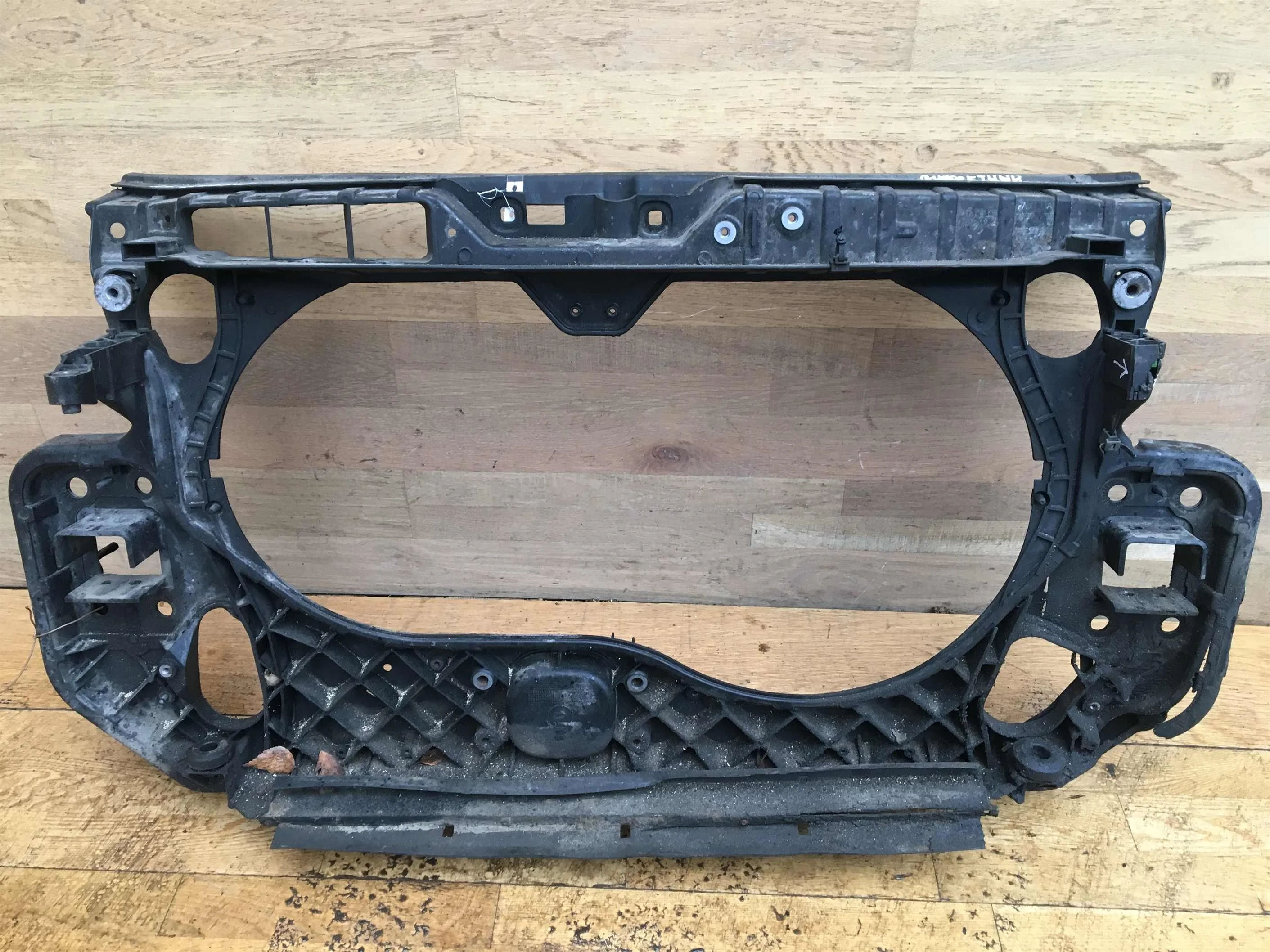Передняя панель телевизор Audi A6 C6 2.4i bdw (арт. 20291)