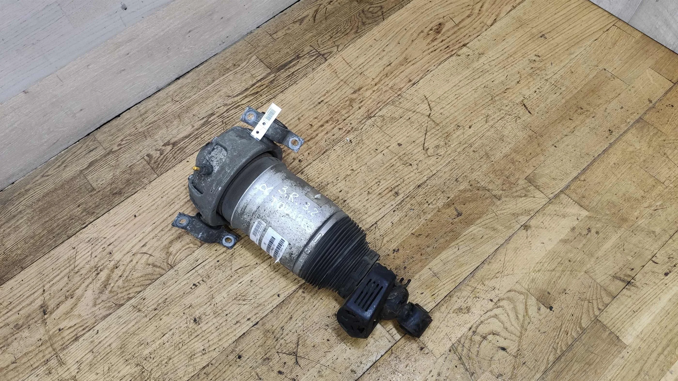 Амортизатор задний Volkswagen touareg (арт. 20439)