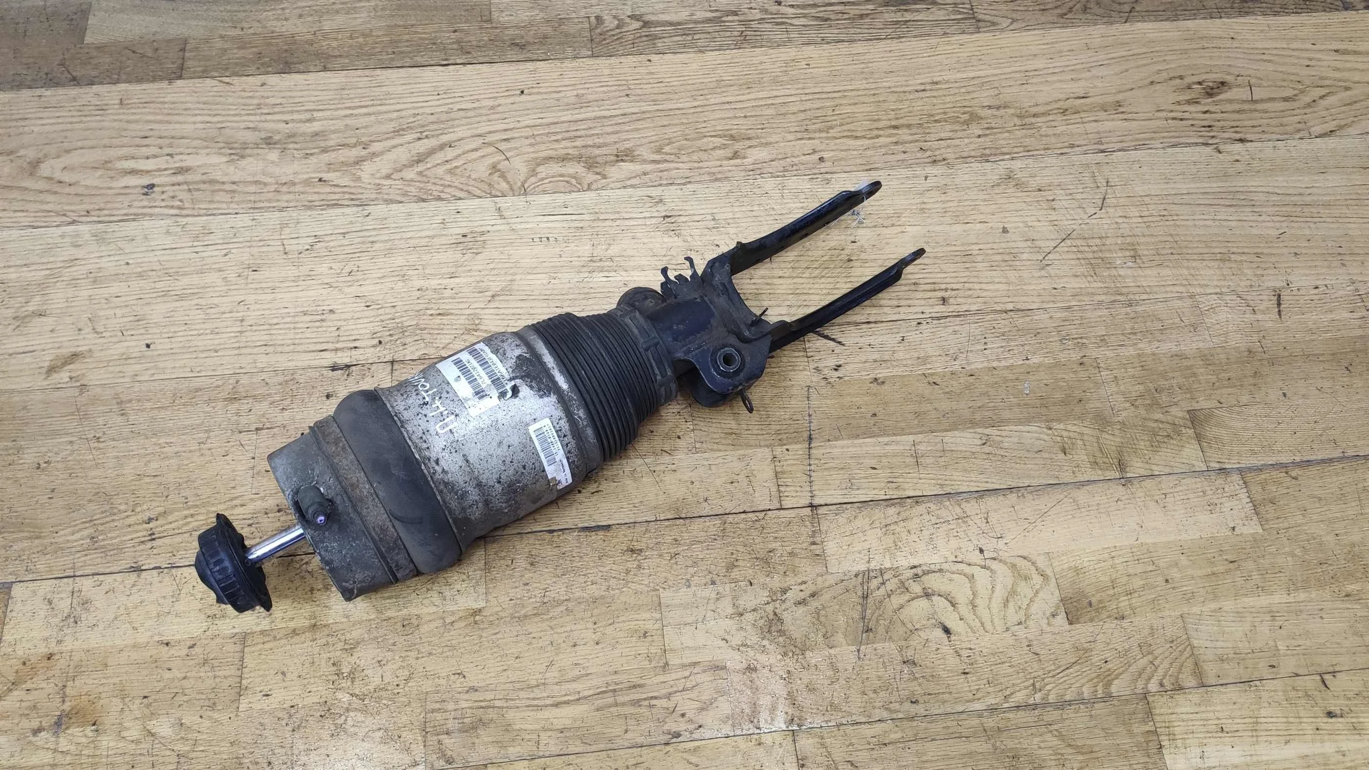 Амортизатор передний Volkswagen touareg (арт. 20458)