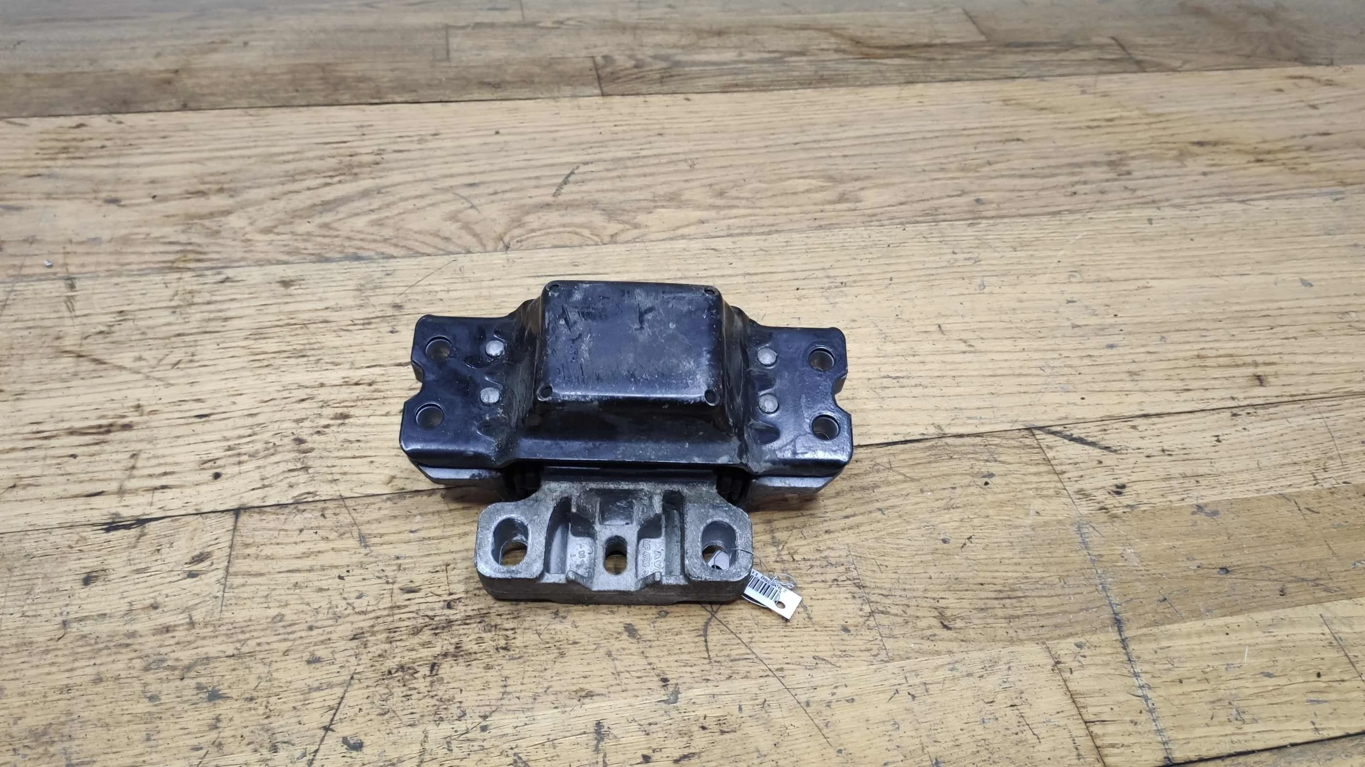 Опора акпп подушка Volkswagen Passat B6 (арт. 20751)