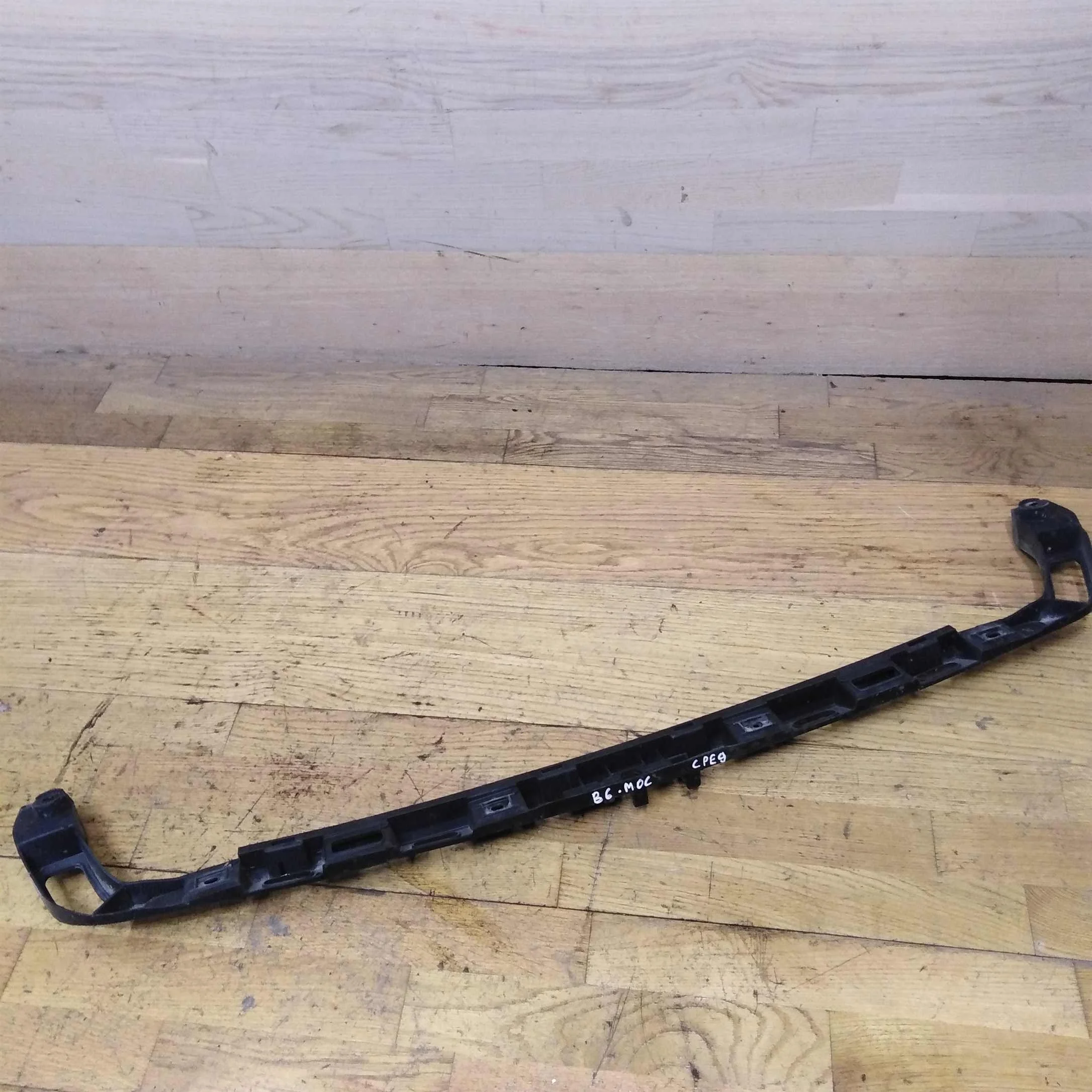 Кронштейн крепления заднего бампера средний Volkswagen Passat B6 (арт. 20981)