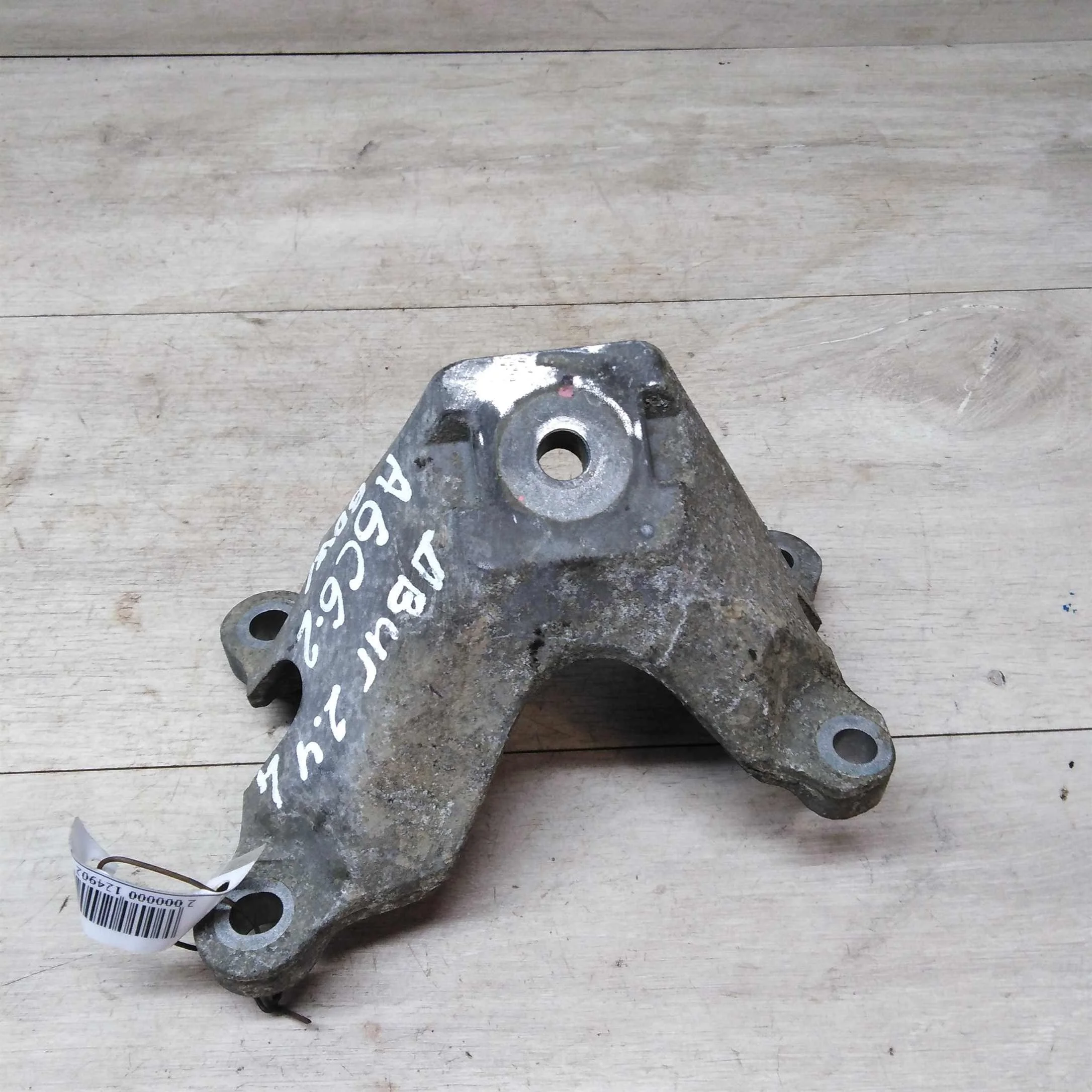 Кронштейн двигателя левый Audi A6 C6 (арт. 21164)