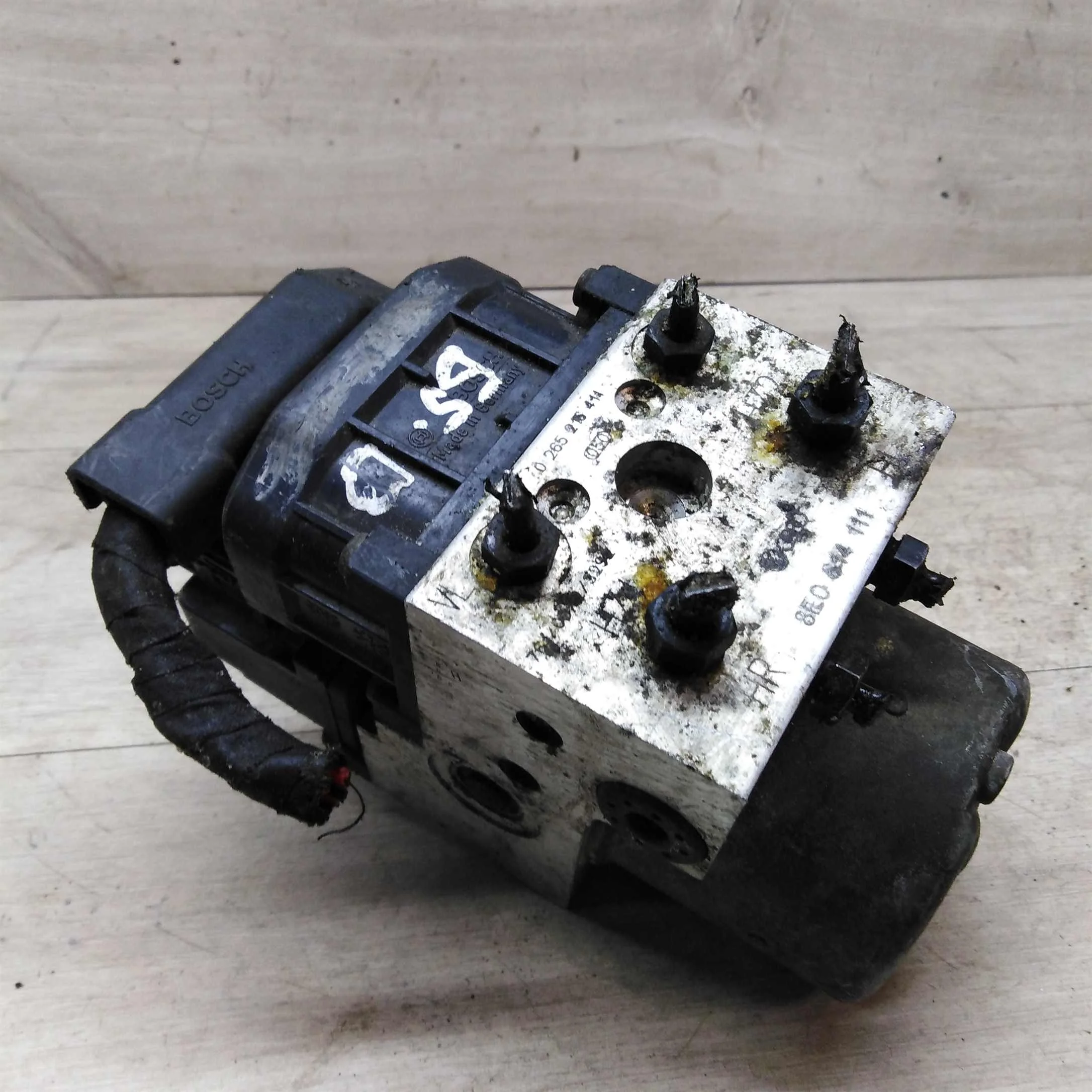 Блок ABS Volkswagen Passat B5 0265216411  8e0614111 (арт. 22356)