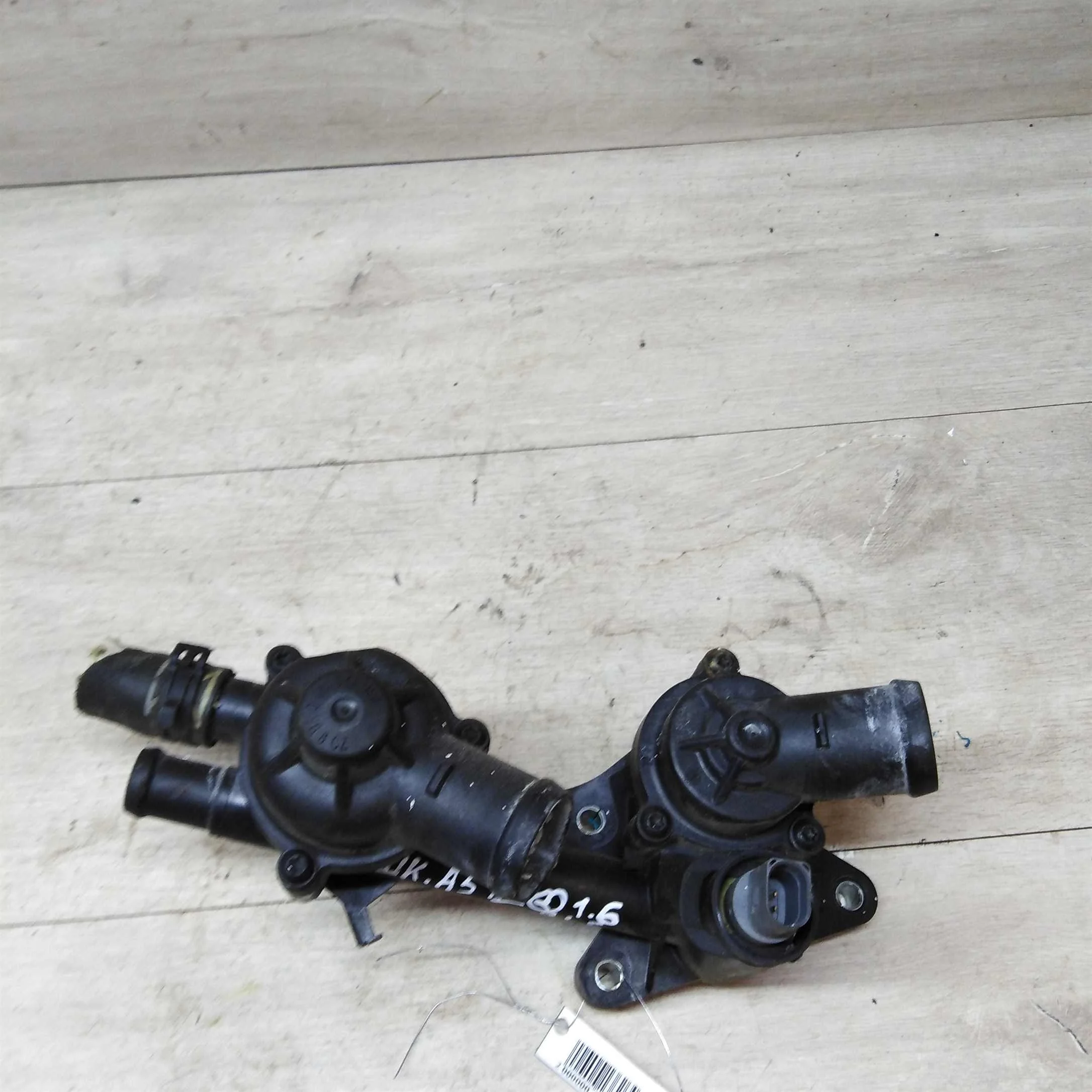 Фланец водяного охлаждения Skoda Octavia a5 1.6i BLF (арт. 22929)