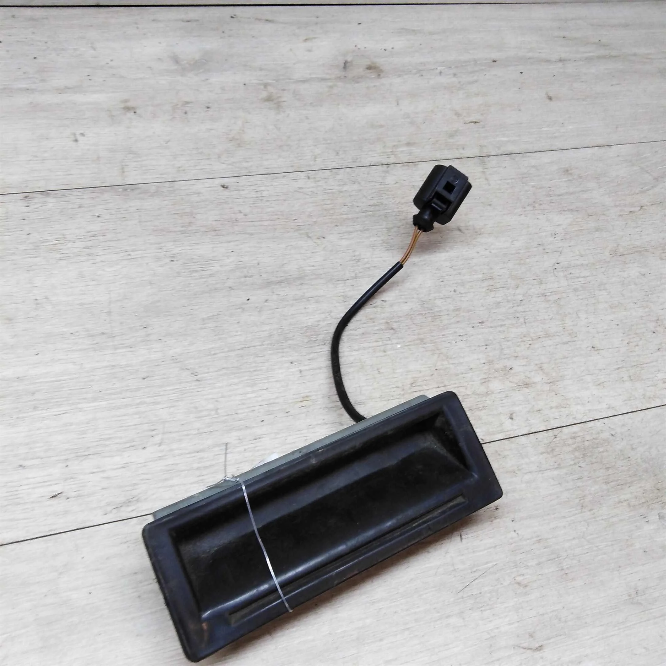 Ручка открывания багажника сенсорная Volkswagen Bora (арт. 22984)