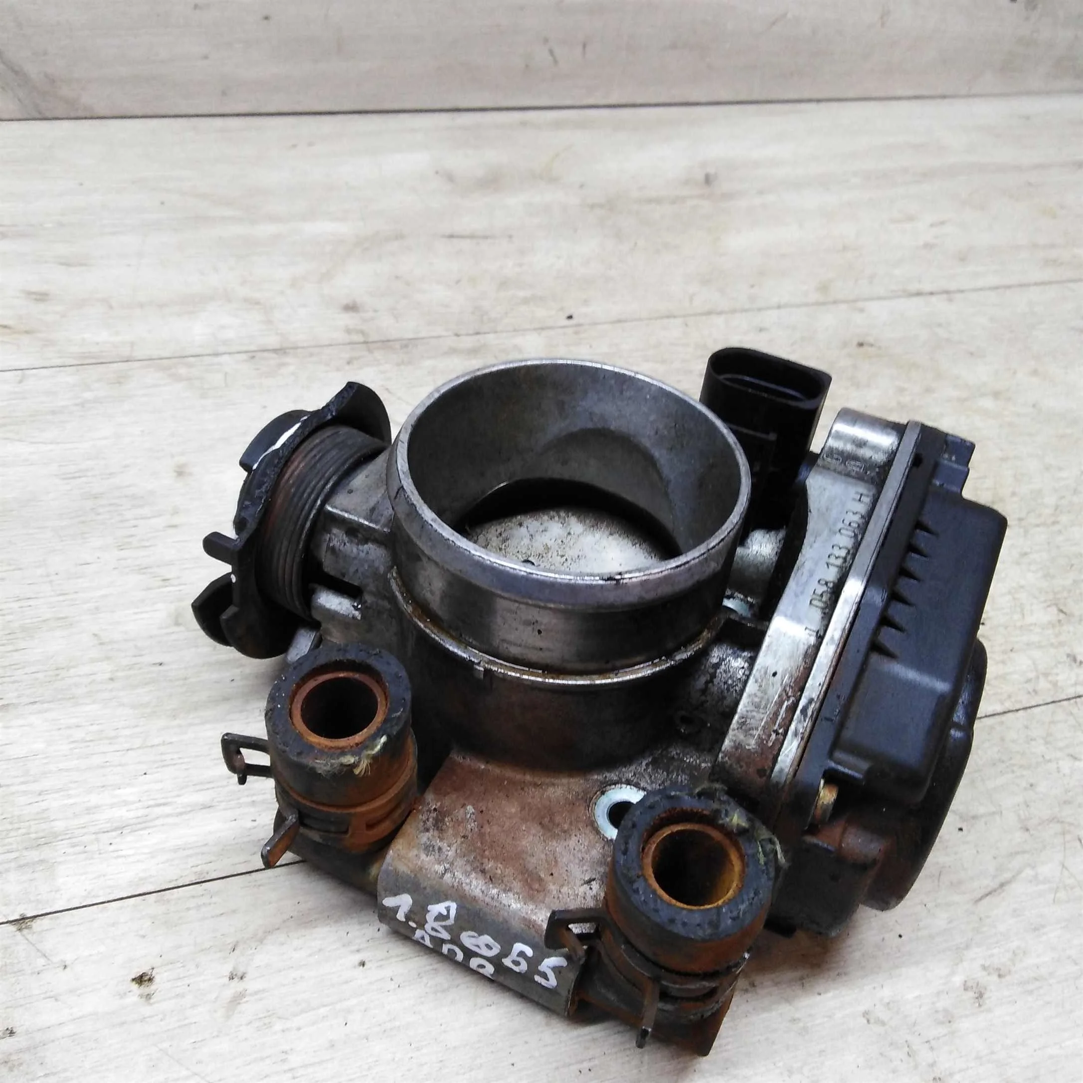 Дроссельная заслонка Volkswagen Passat B5 1.8 ADR (арт. 23871)