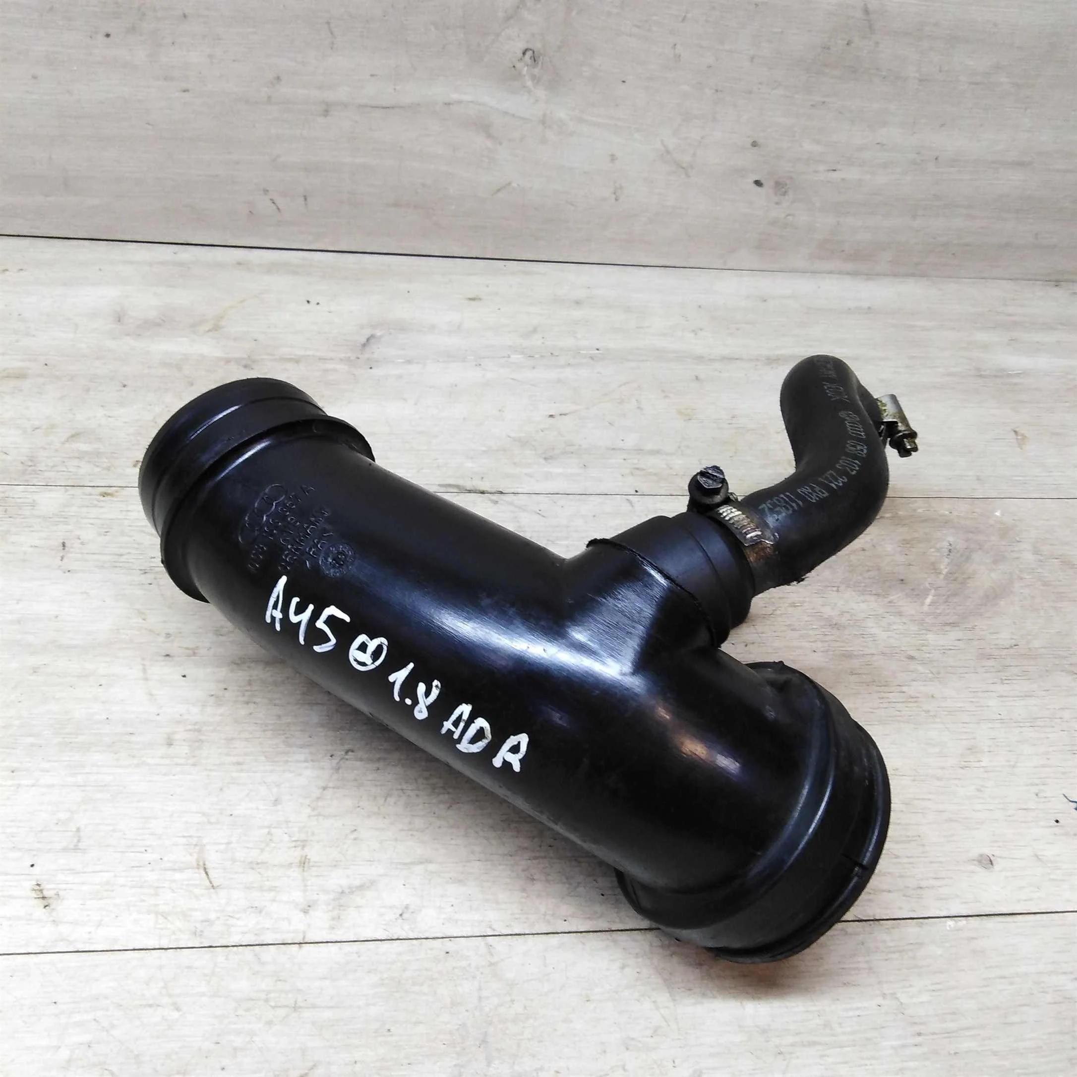 Патрубок воздуховода Volkswagen Passat B5 1.8 ADR (арт. 23891)