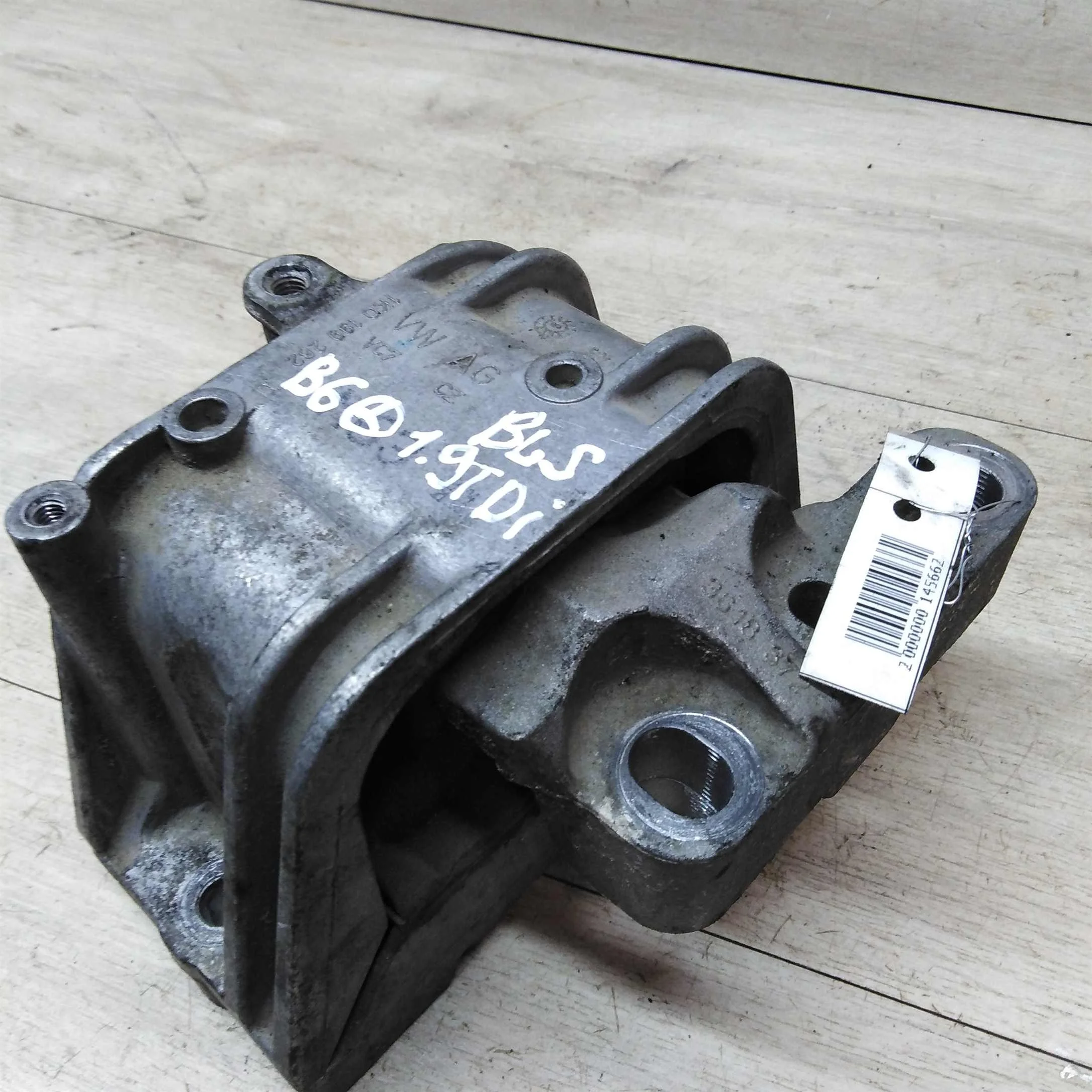 Опора двигателя Volkswagen Passat B6 1.9 TDI bls подушка (арт. 23914)