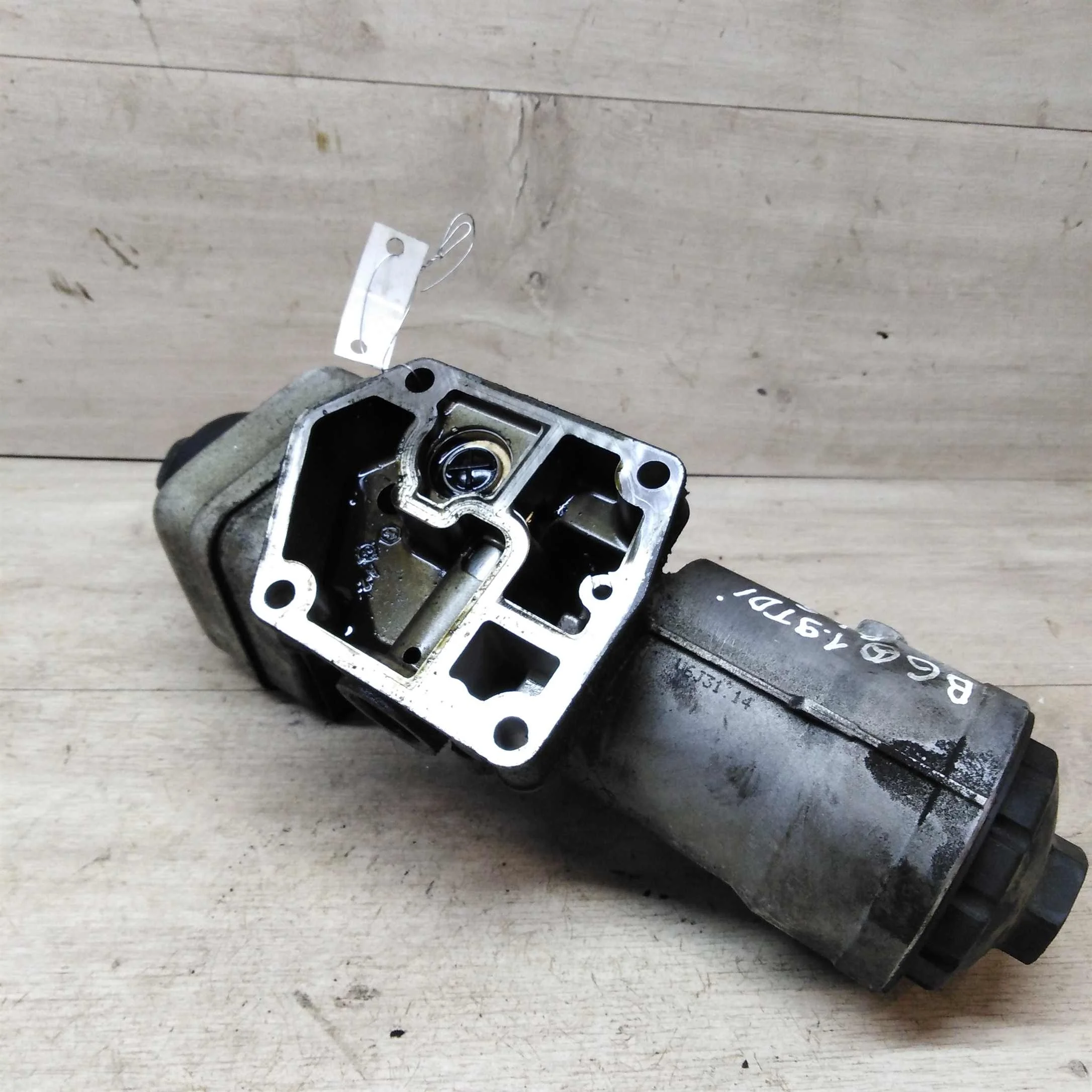 Корпус масляного фильтра Volkswagen Passat B6 1.9 TDI bls (арт. 23979)