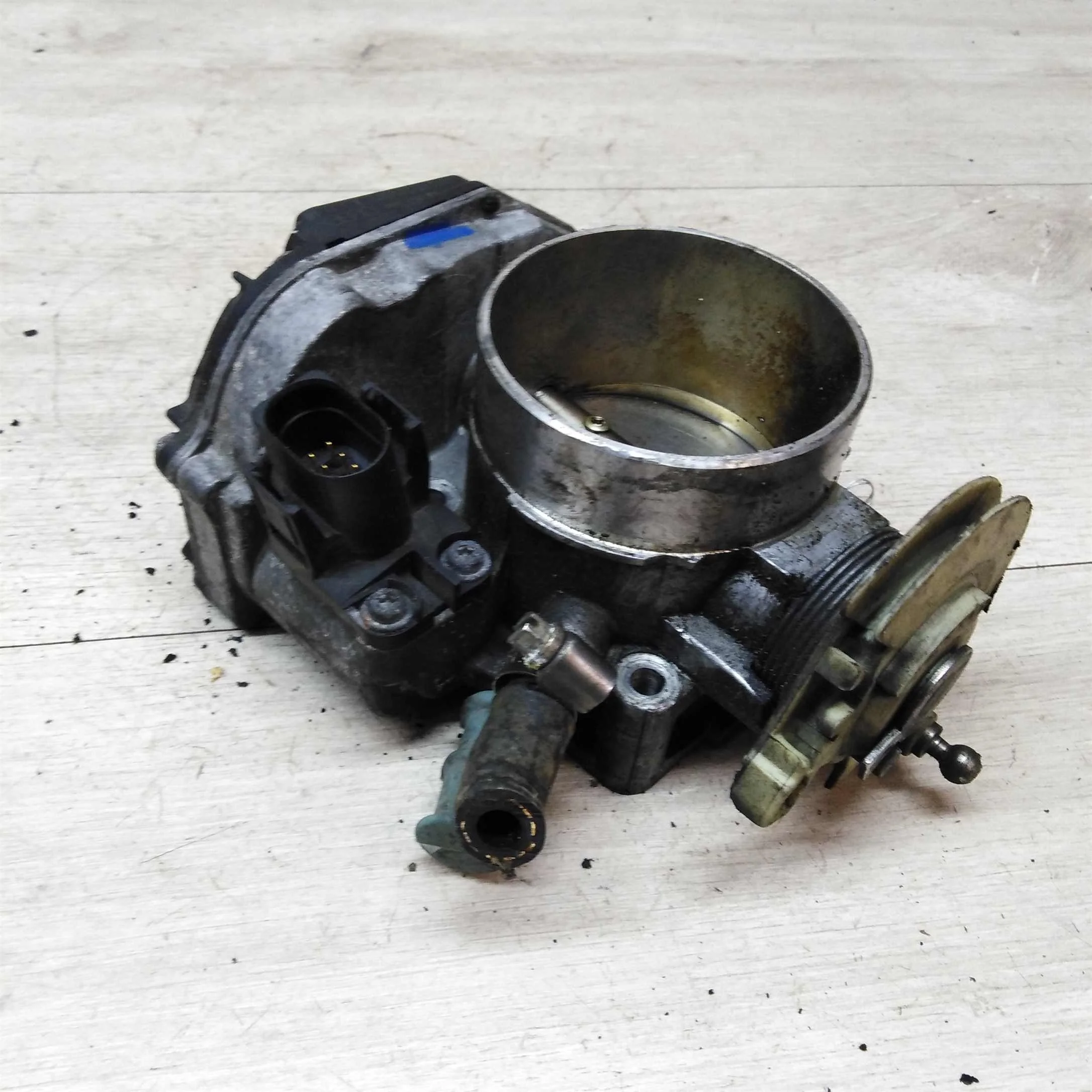 Дроссельная заслонка Audi A6 C5 2.4 ALF (арт. 24352)