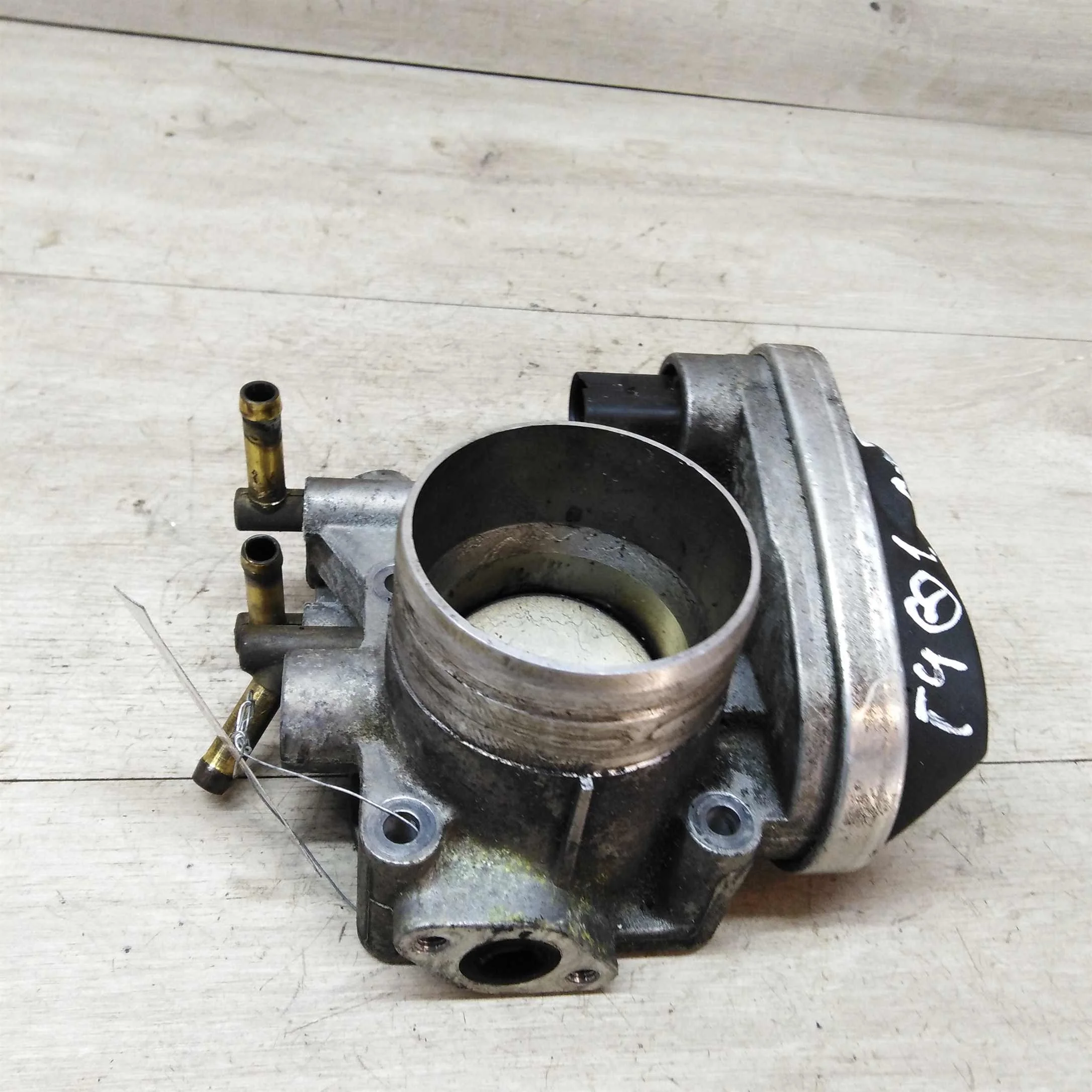 Дроссельная заслонка Volkswagen Golf 4 bfq  06A133062N (арт. 24396)