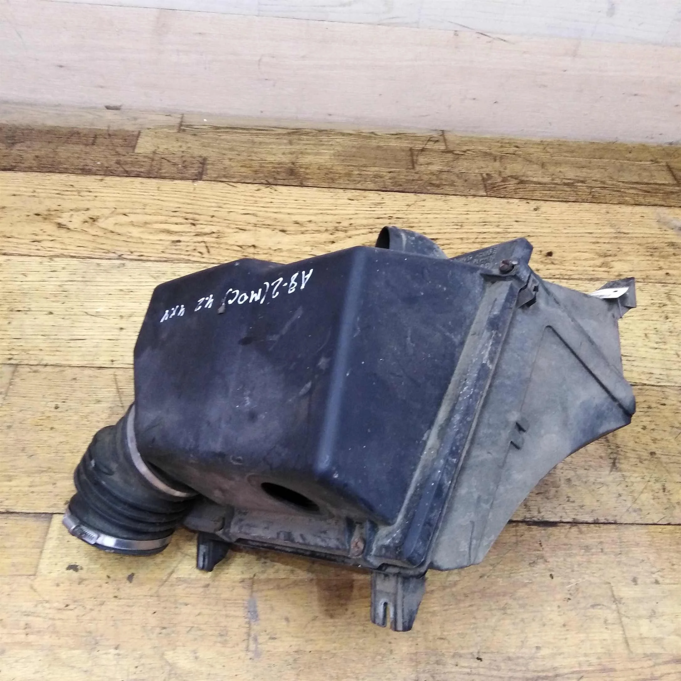 Корпус воздушного фильтра Audi a8 d2 (арт. 24402)