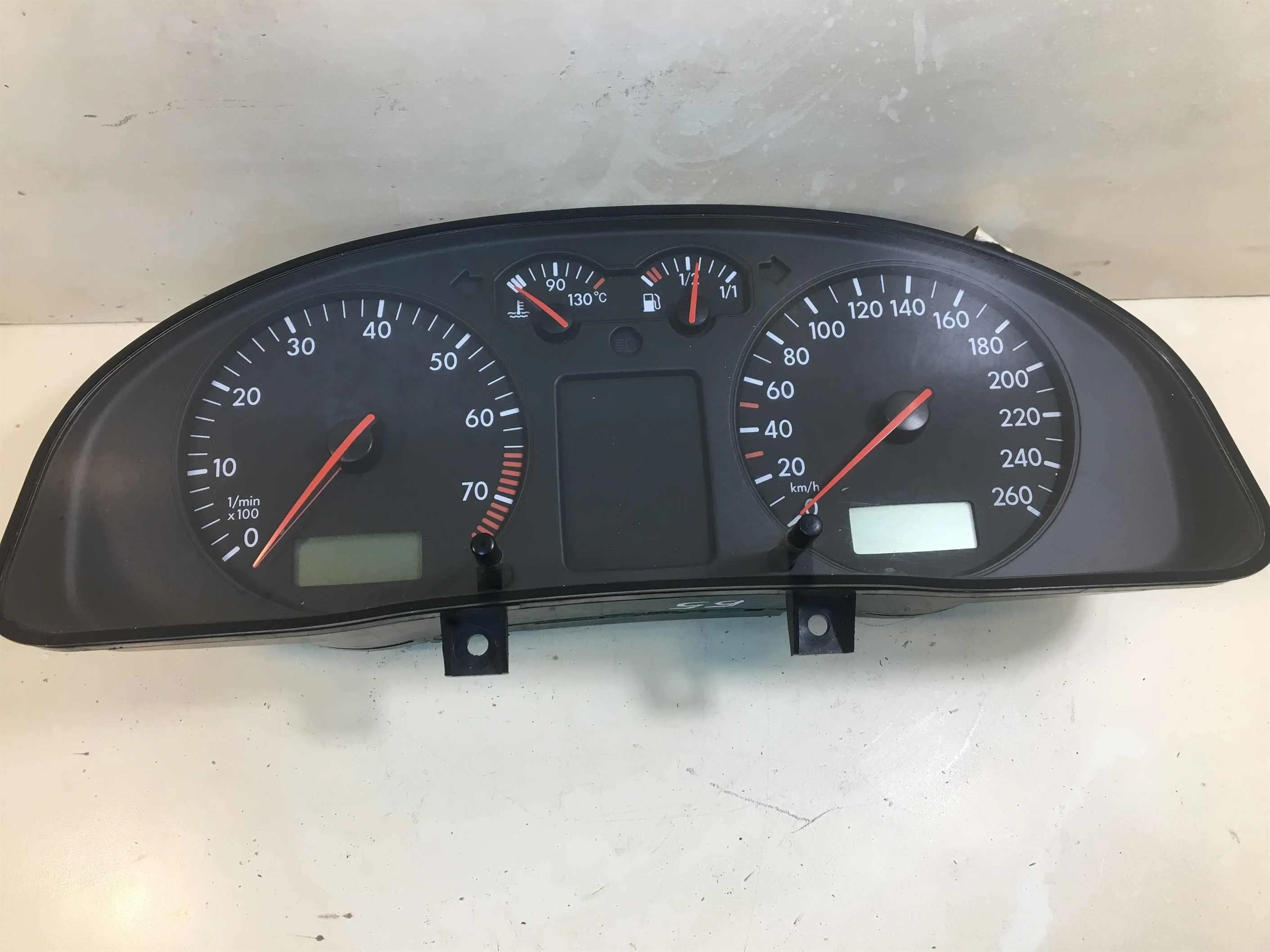 Приборная панель щиток Volkswagen Passat B5 (арт. 24521)
