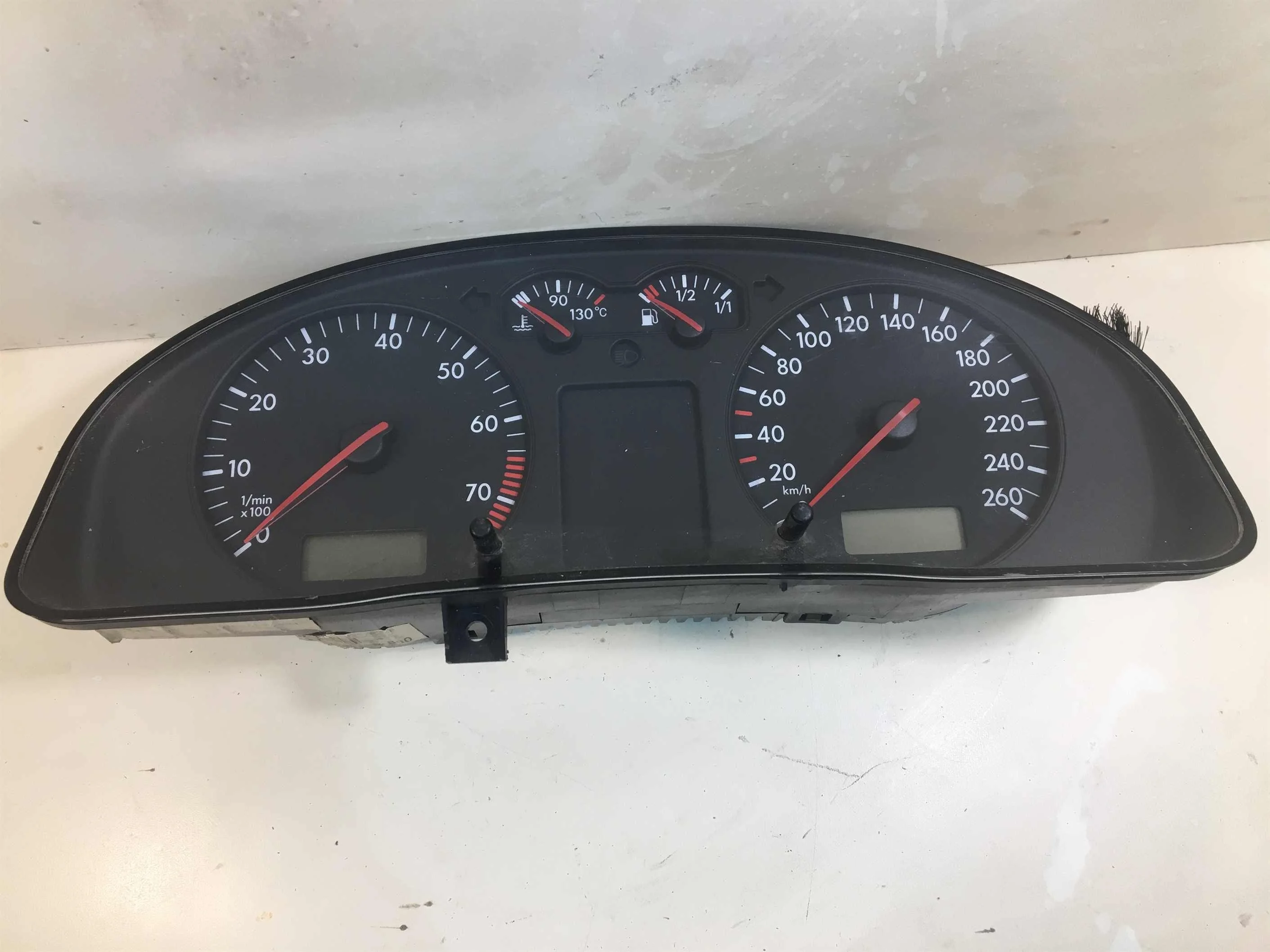 Приборная панель щиток Volkswagen Passat B5 1.8t apu (арт. 24550)