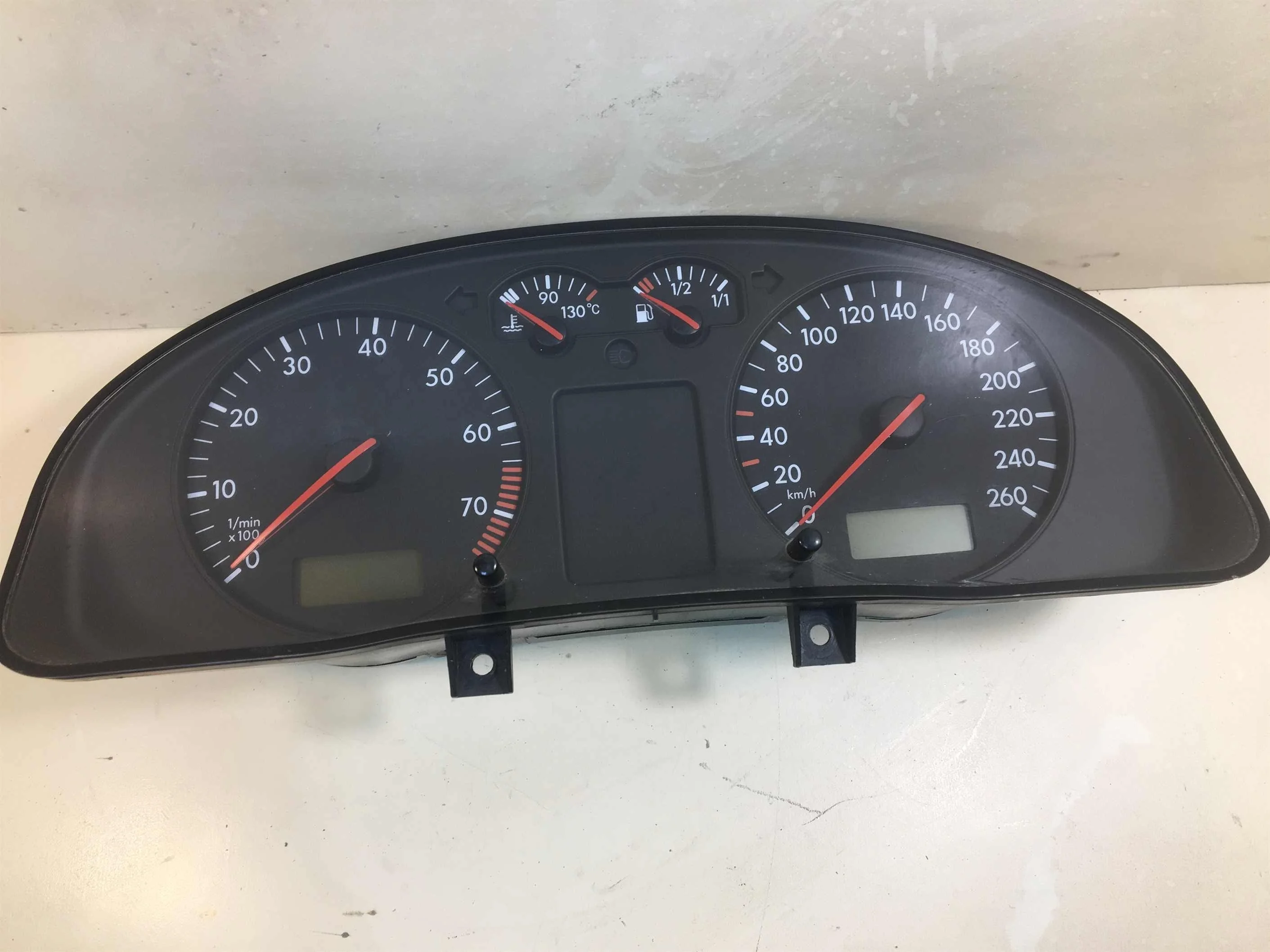 Приборная панель щиток Volkswagen Passat B5 1.8 adr (арт. 24553)