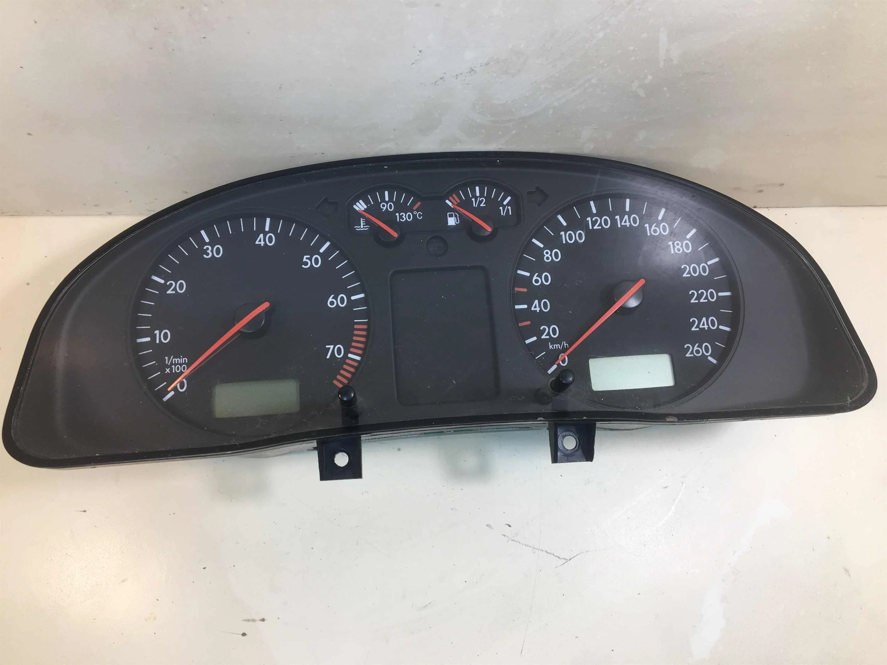 Приборная панель щиток Volkswagen Passat B5 (арт. 24555)