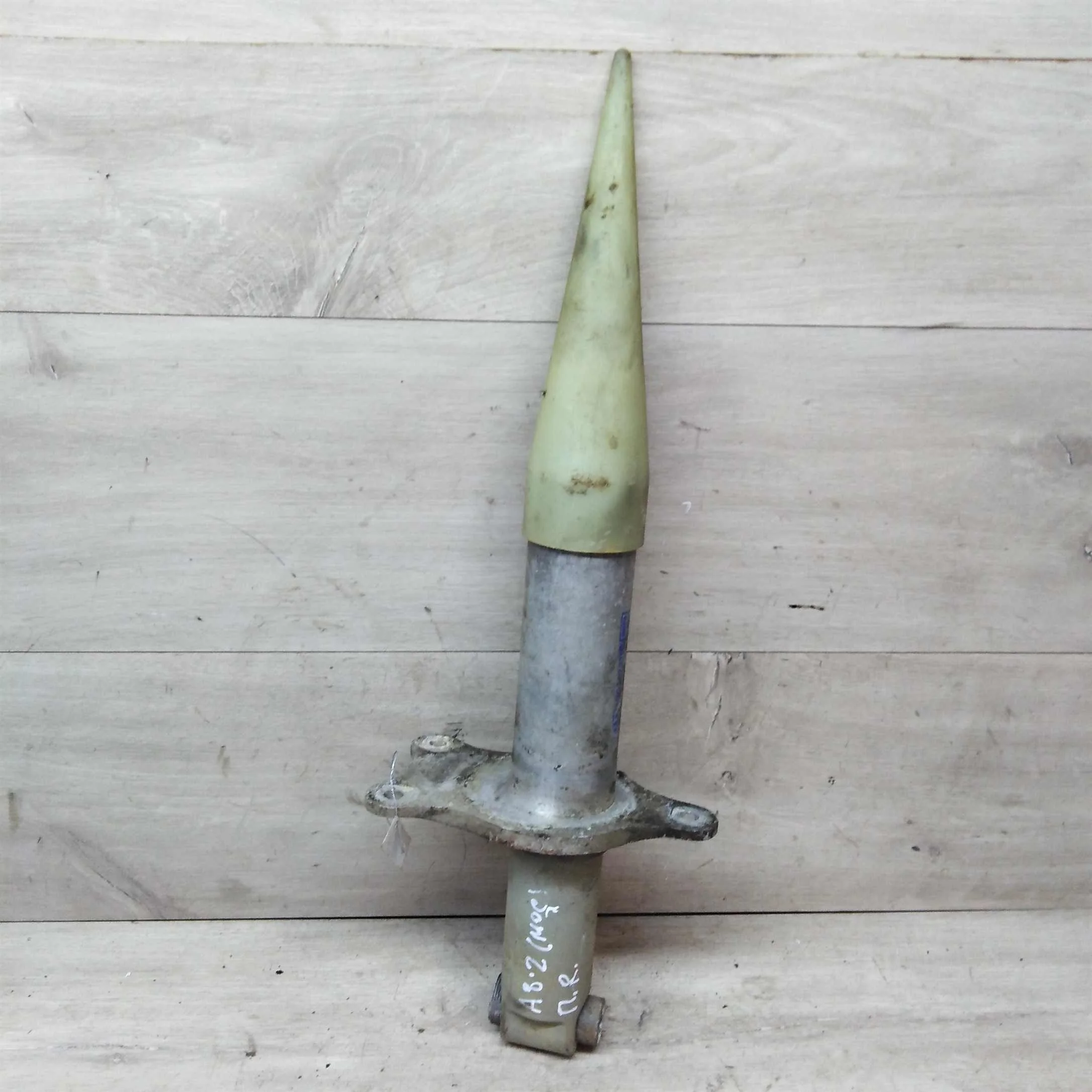 Кронштейн бампера передний правый Audi a8 d2 (арт. 24608)