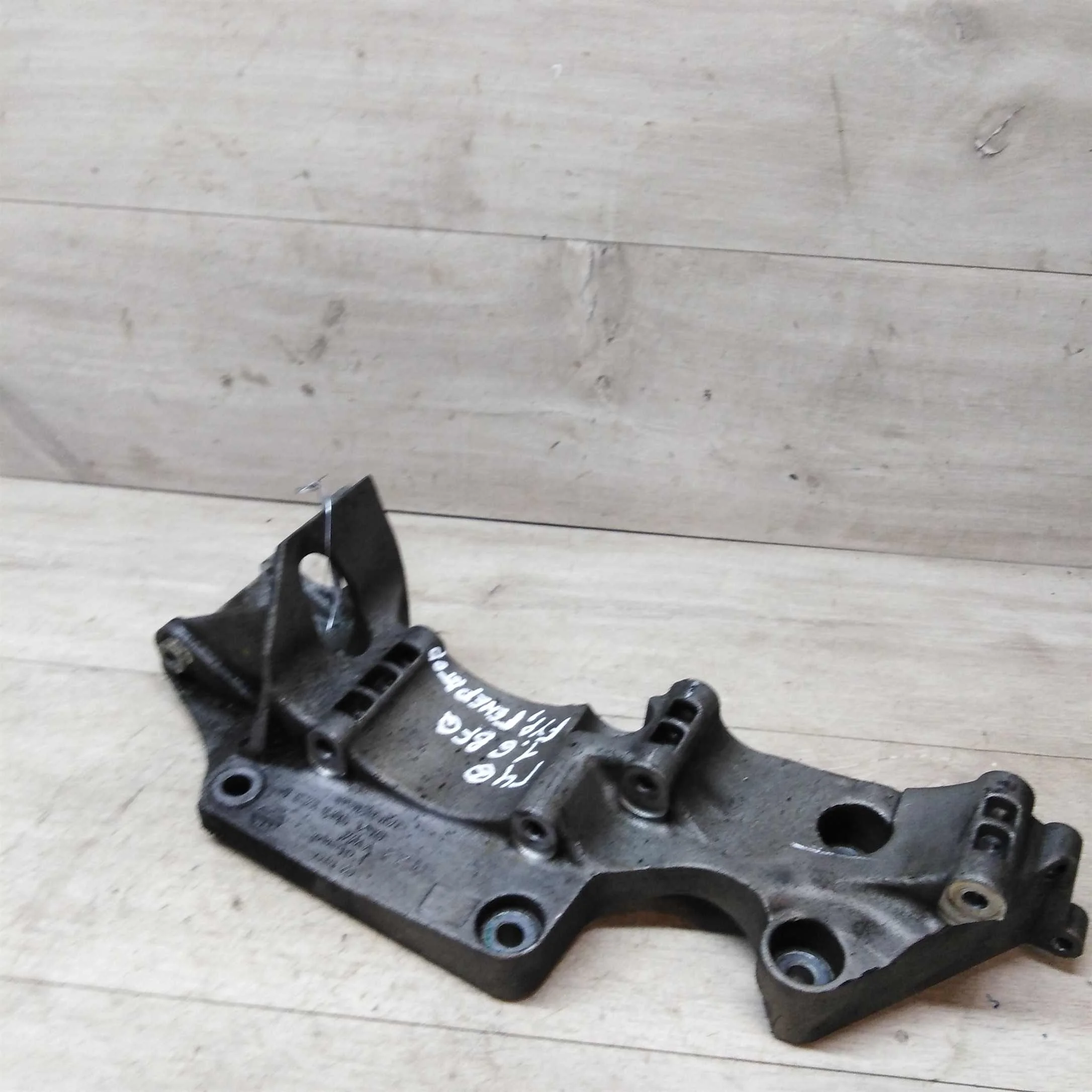 Кронштейн гура генератора Volkswagen Golf 4 1.6 bfq (арт. 24655)