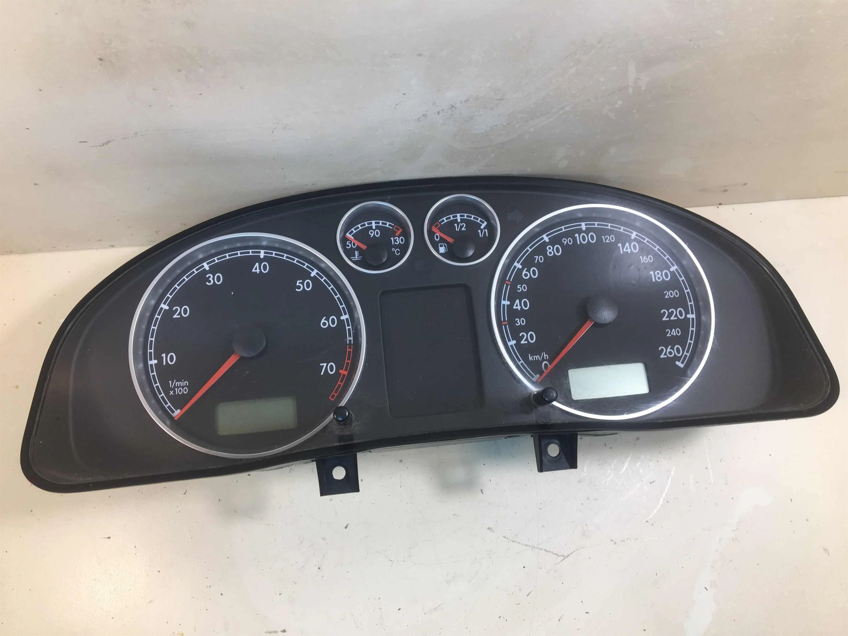 Приборная панель щиток Volkswagen Passat B5 GP 1.8t 3B0920805 (арт. 24713)