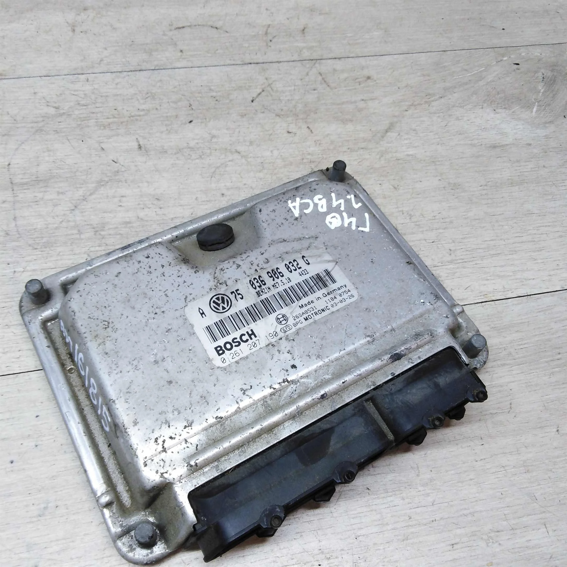 ЭБУ Volkswagen Golf 4 BCA 1.4I (арт. 24778)