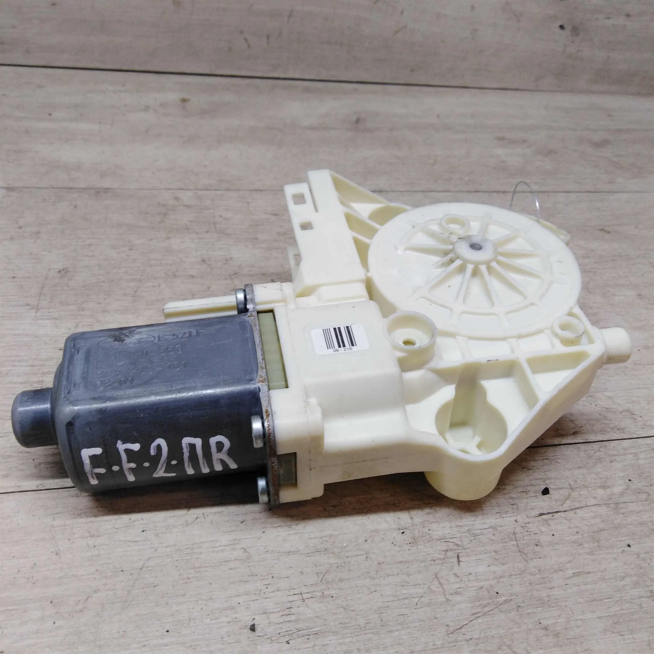 Моторчик стеклоподъемника переднего правого Ford Focus 2 (арт. 25471)